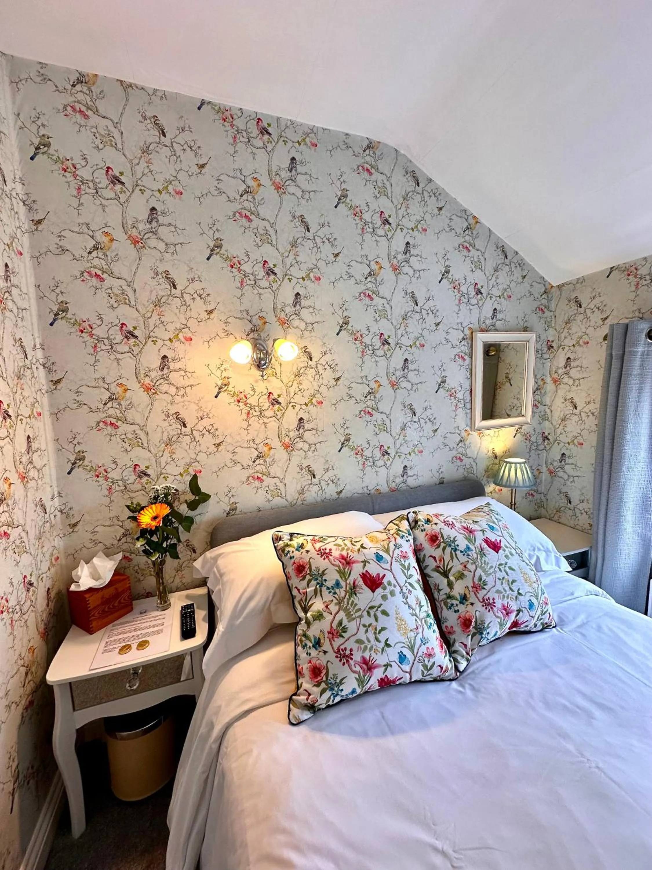 Photo of the whole room in 23 St Mary's