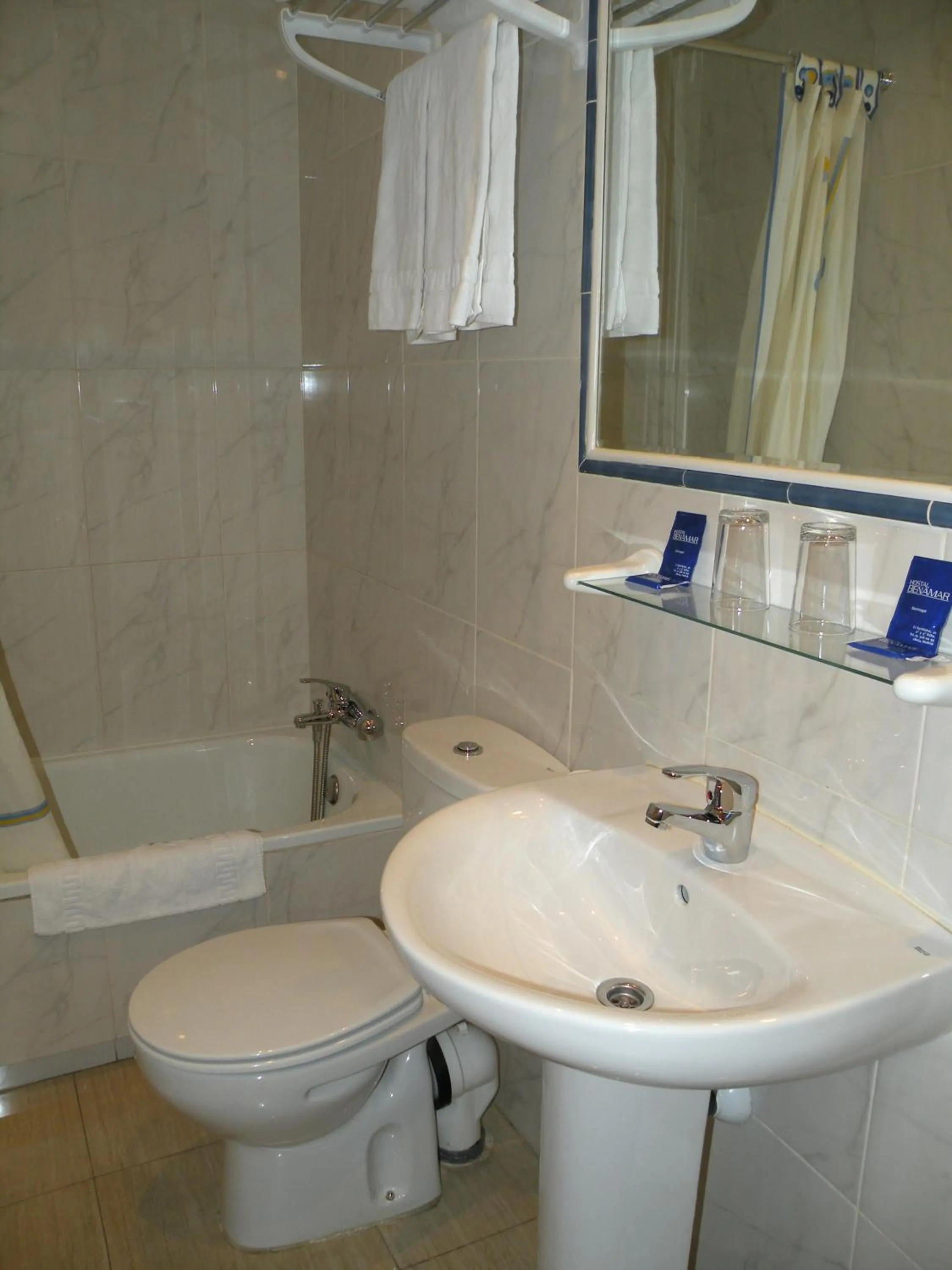 Bathroom in Hostal Benamar