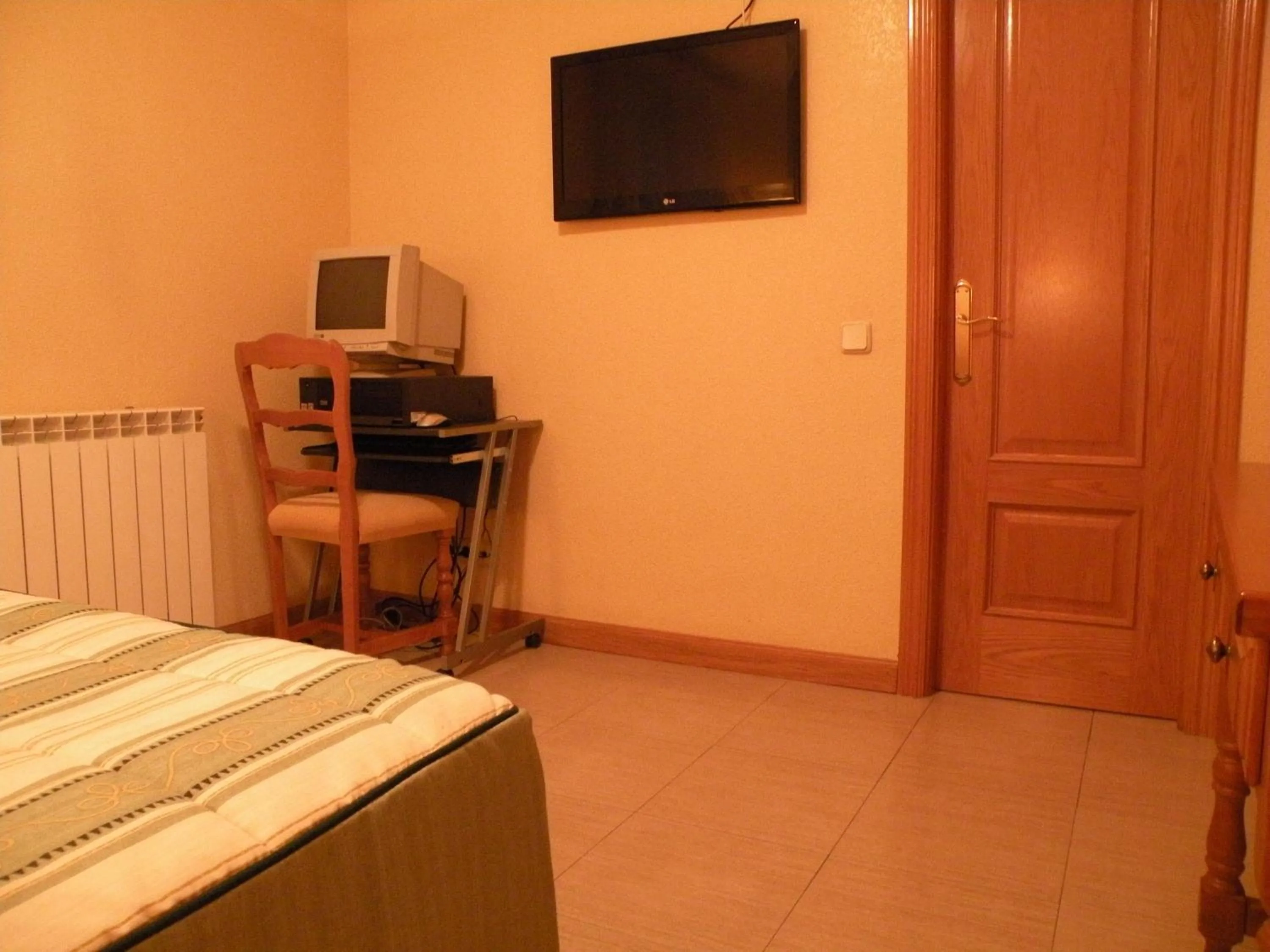 TV and multimedia in Hostal Benamar