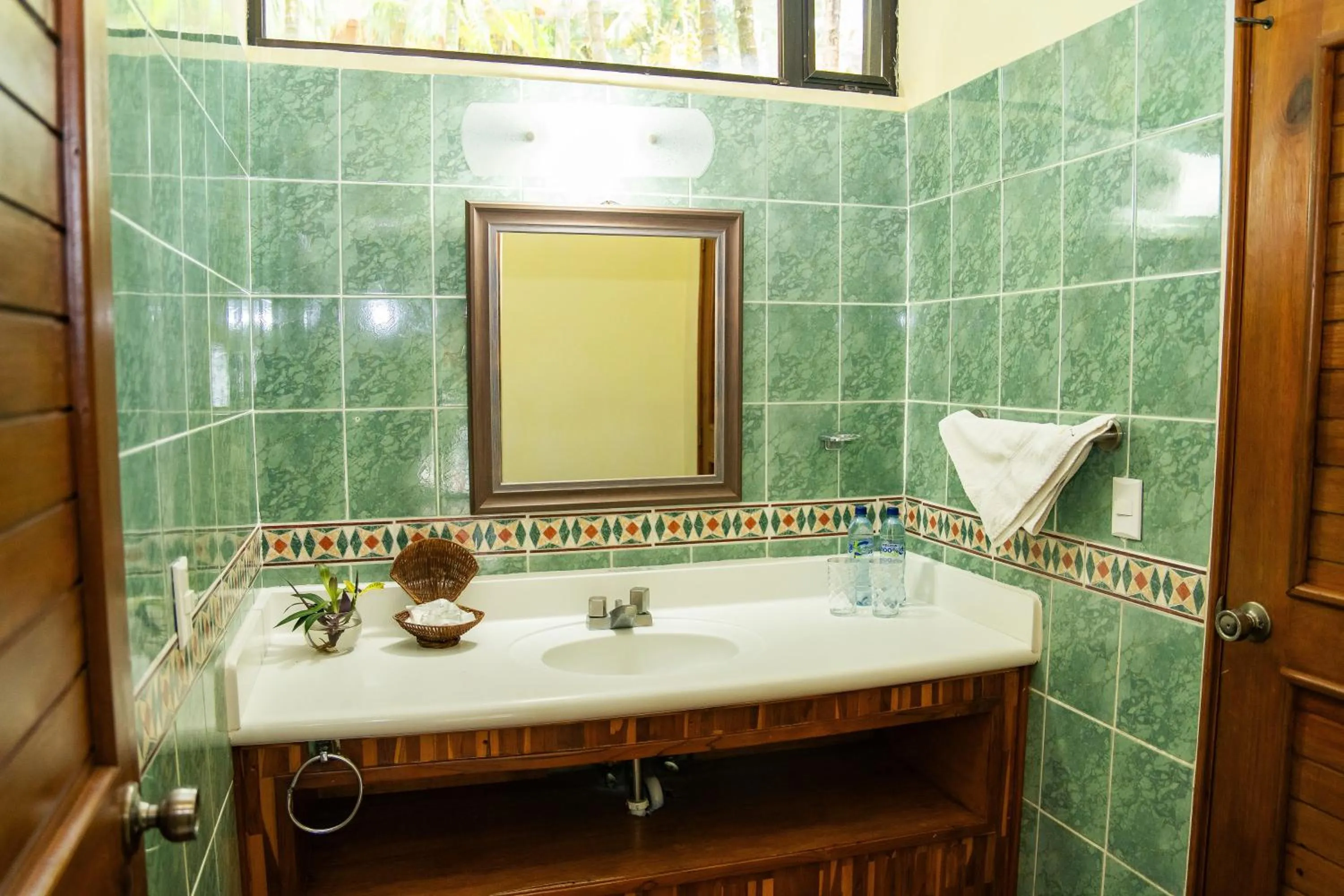 Bathroom in Banana Palms Hotel