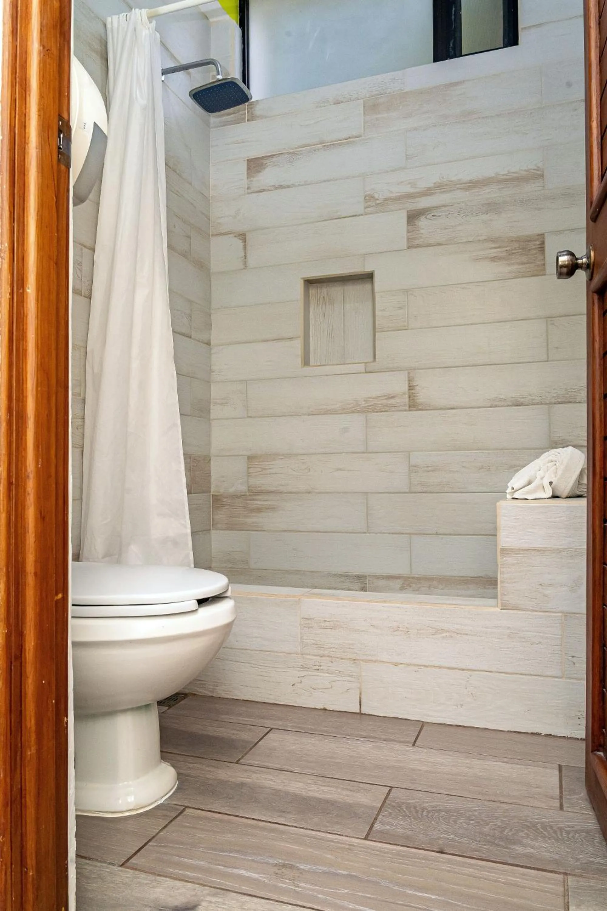 Shower in Banana Palms Hotel