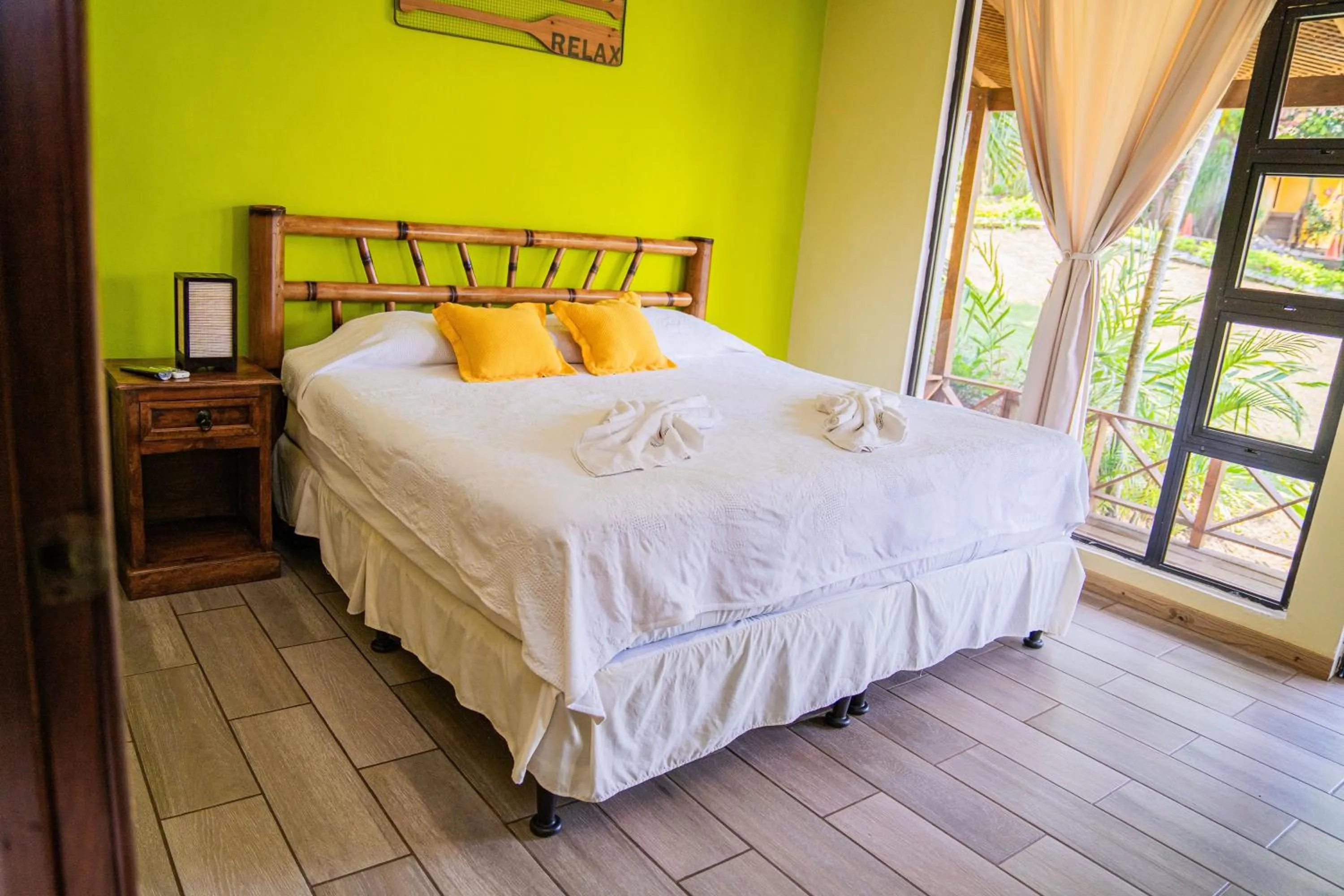 Bedroom, Bed in Banana Palms Hotel