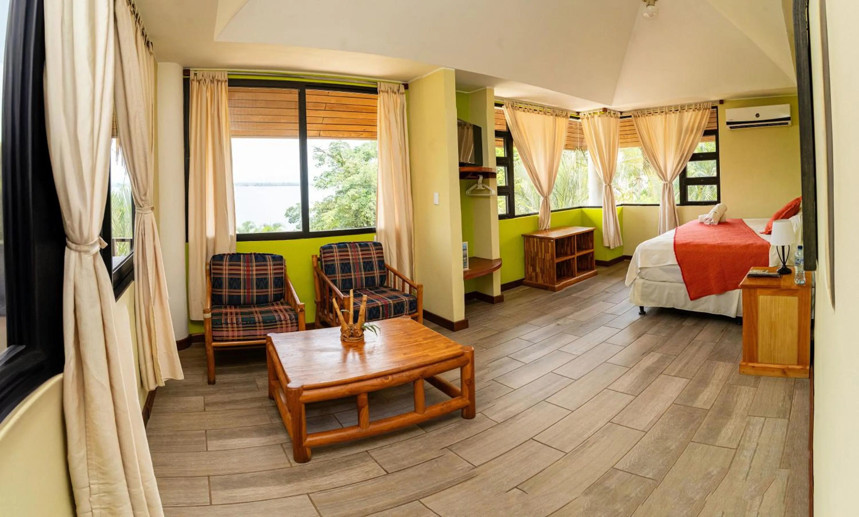 Photo of the whole room, Bed in Banana Palms Hotel