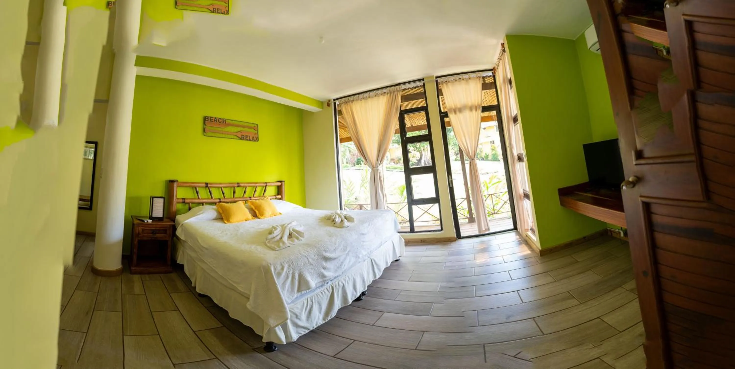 Photo of the whole room, Bed in Banana Palms Hotel