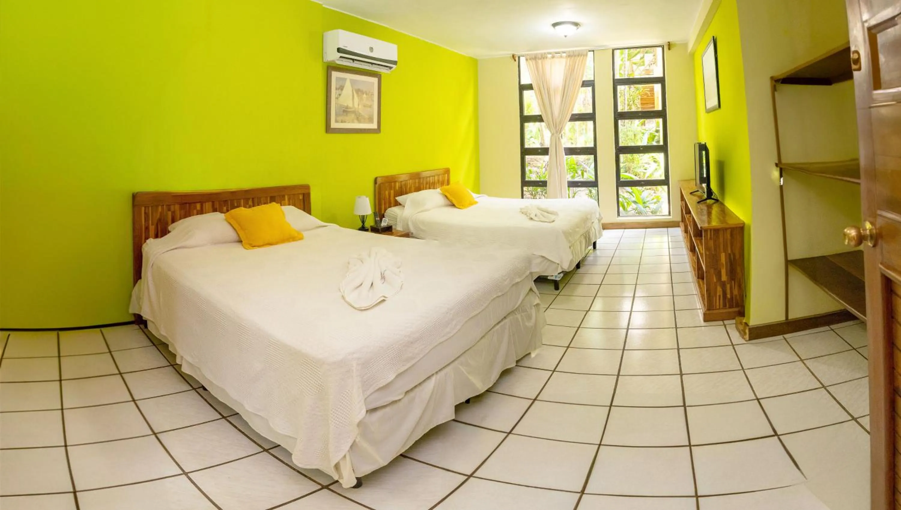 Photo of the whole room, Bed in Banana Palms Hotel