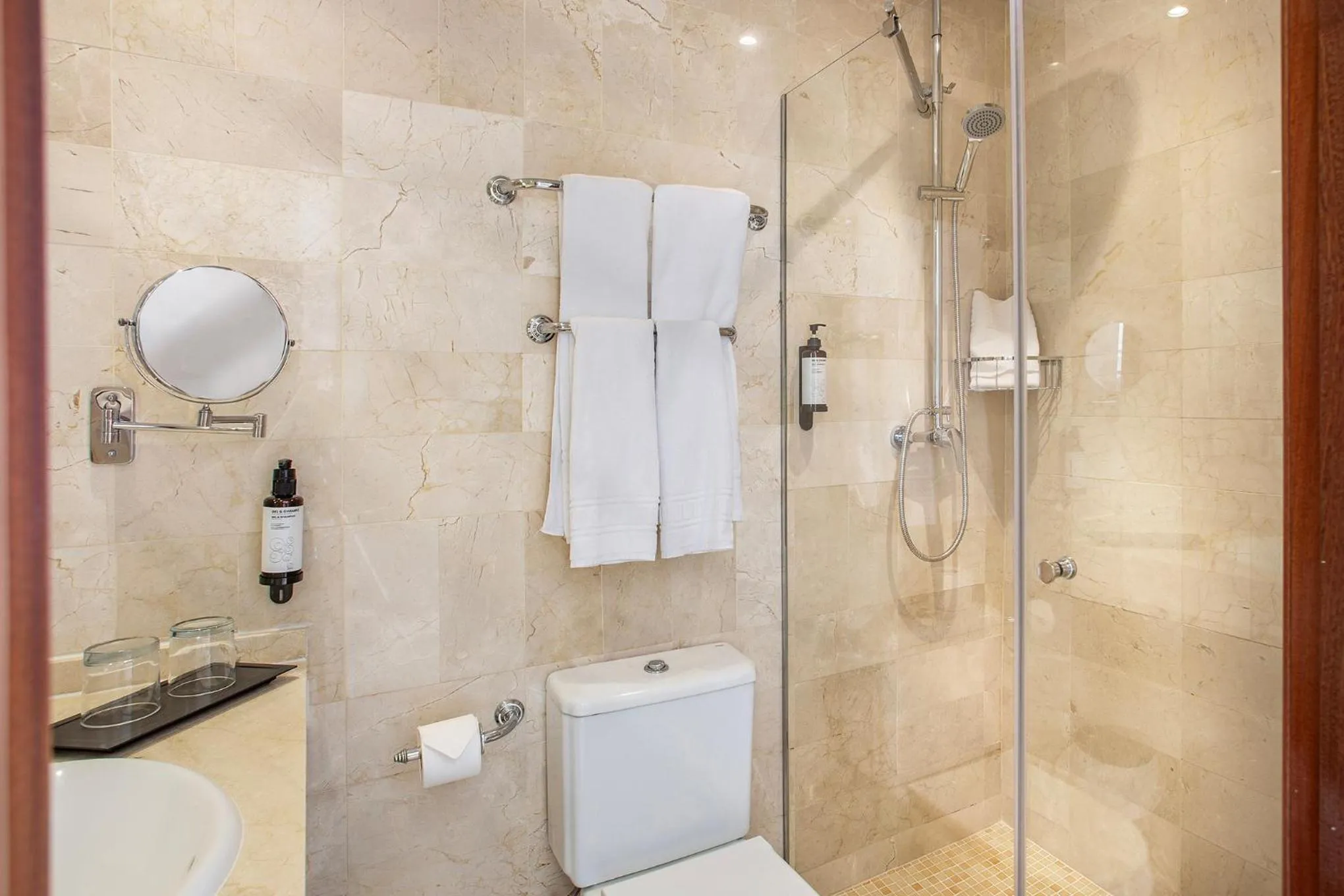 Shower in Sunset Beach Club Hotel Apartments