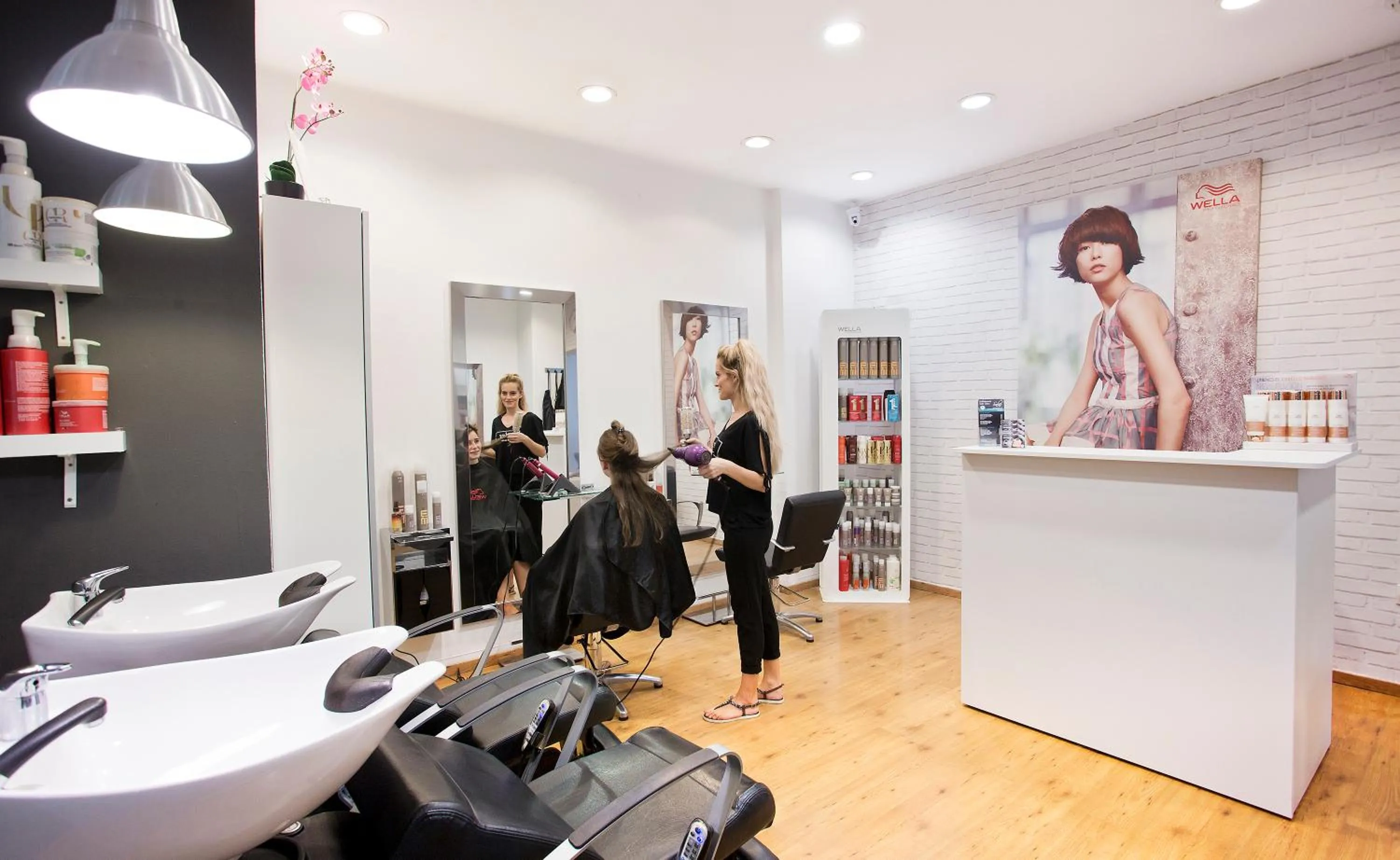 On-site shops in Sunset Beach Club Hotel Apartments