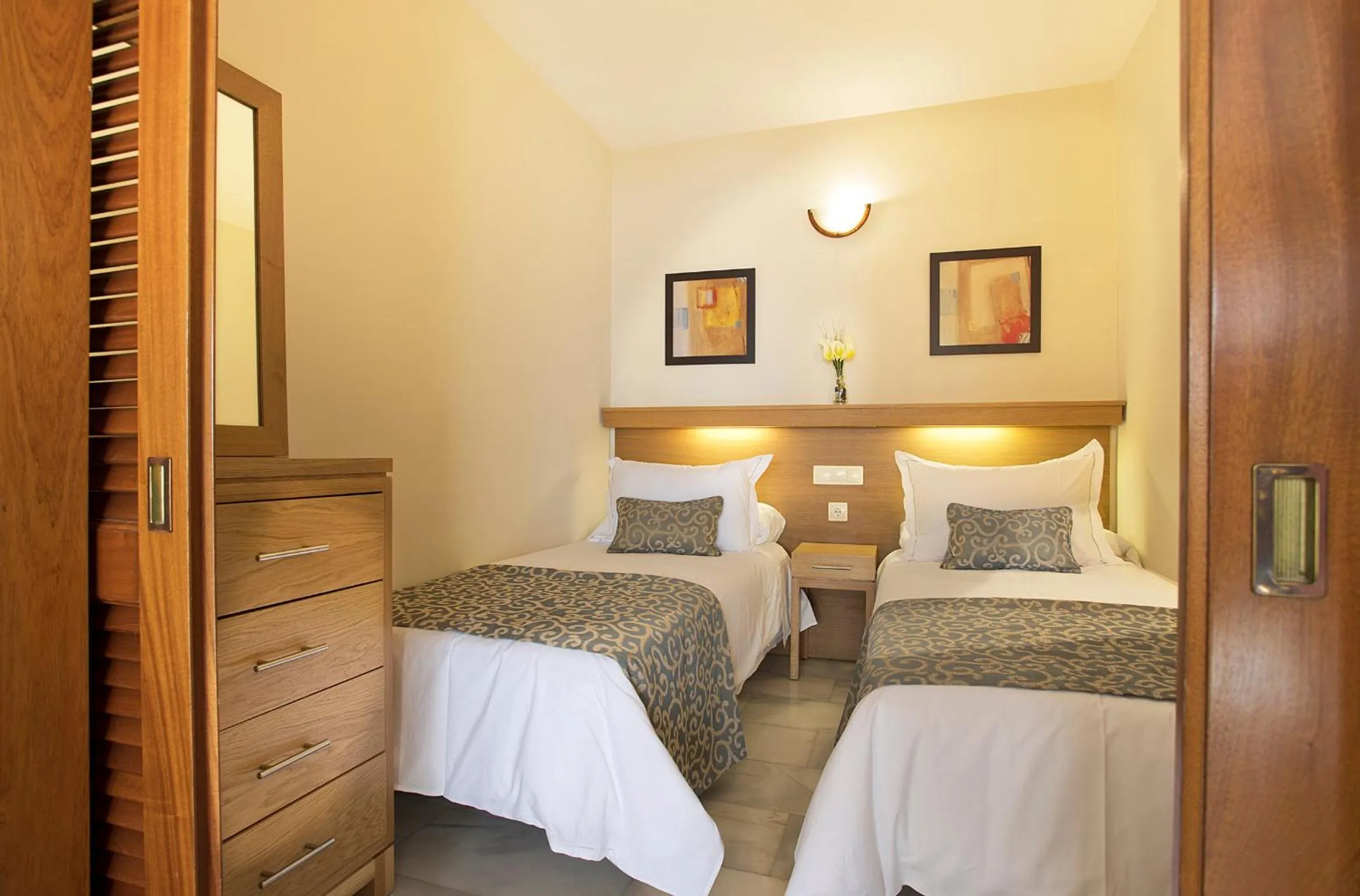 Bedroom, Bed in Sunset Beach Club Hotel Apartments