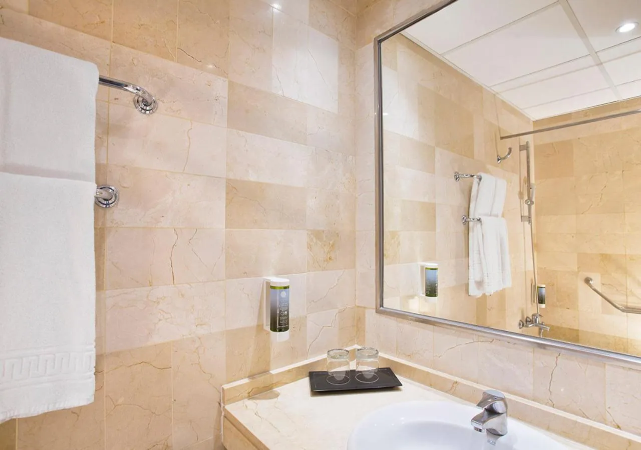 Bathroom in Sunset Beach Club Hotel Apartments