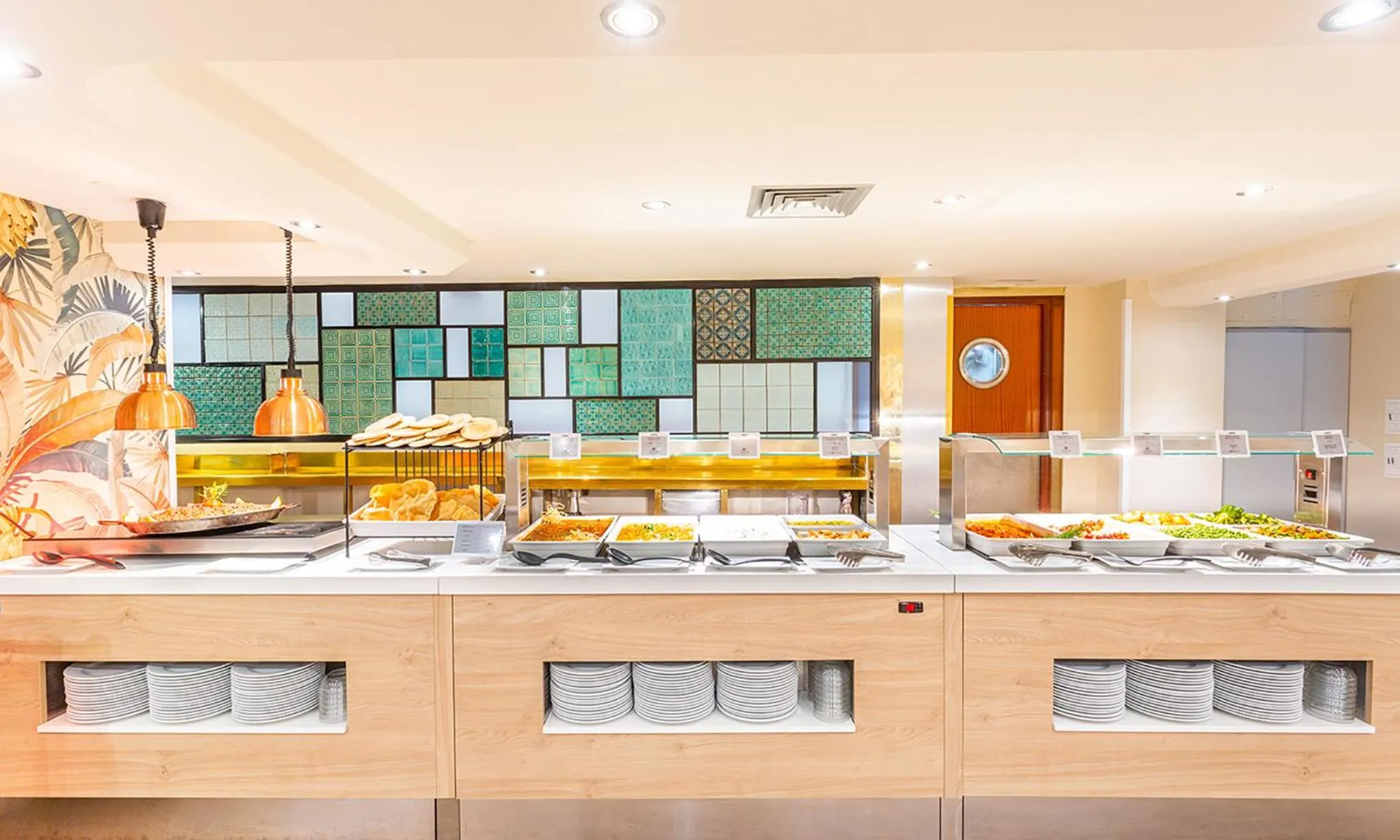 Restaurant/places to eat in Sunset Beach Club Hotel Apartments