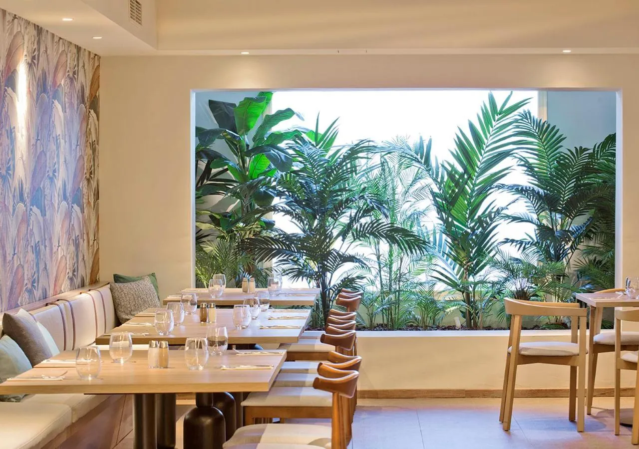 Restaurant/places to eat in Sunset Beach Club Hotel Apartments