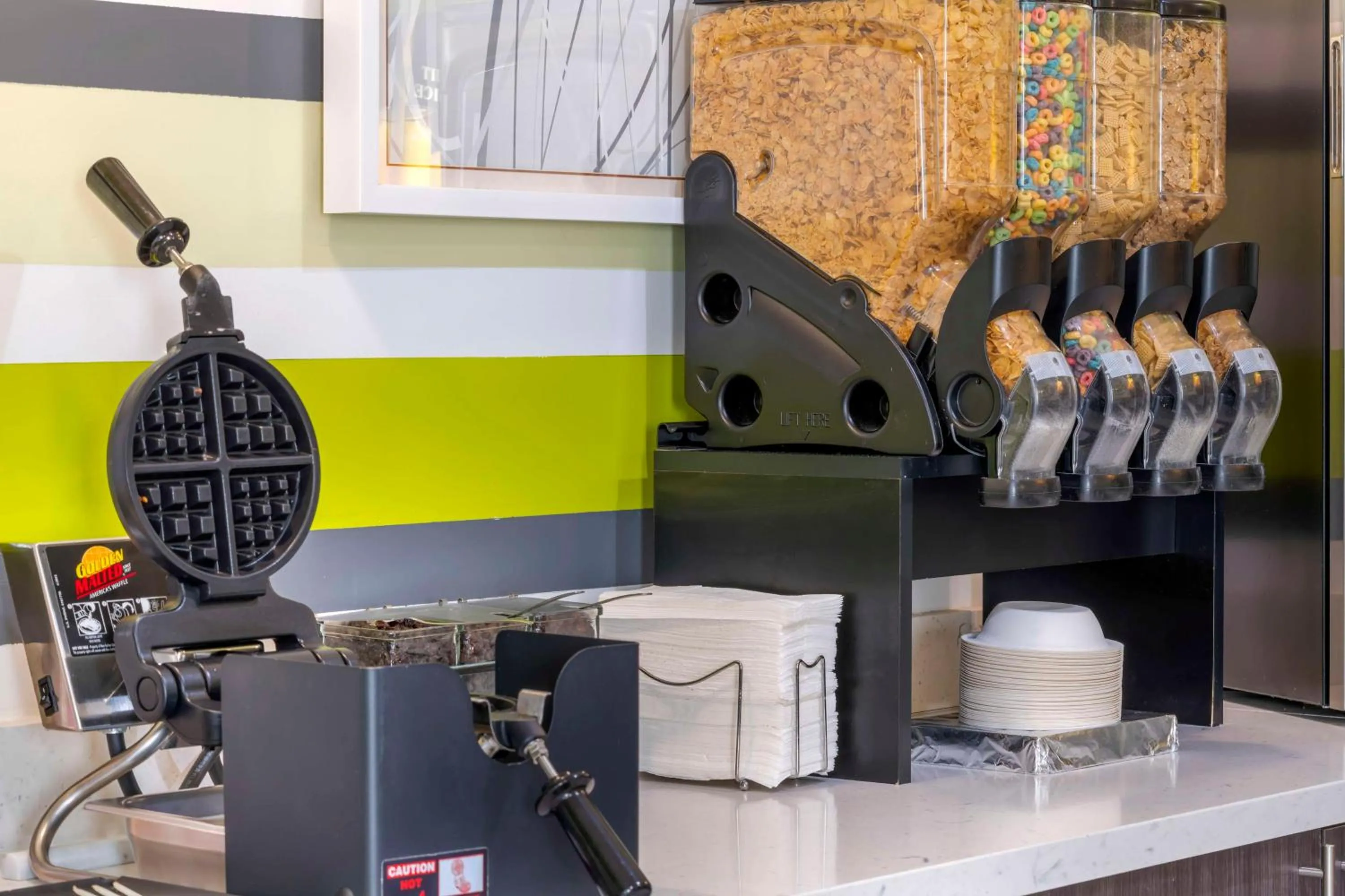 Breakfast in Best Western Plus Gardena-Los Angeles Inn & Suites