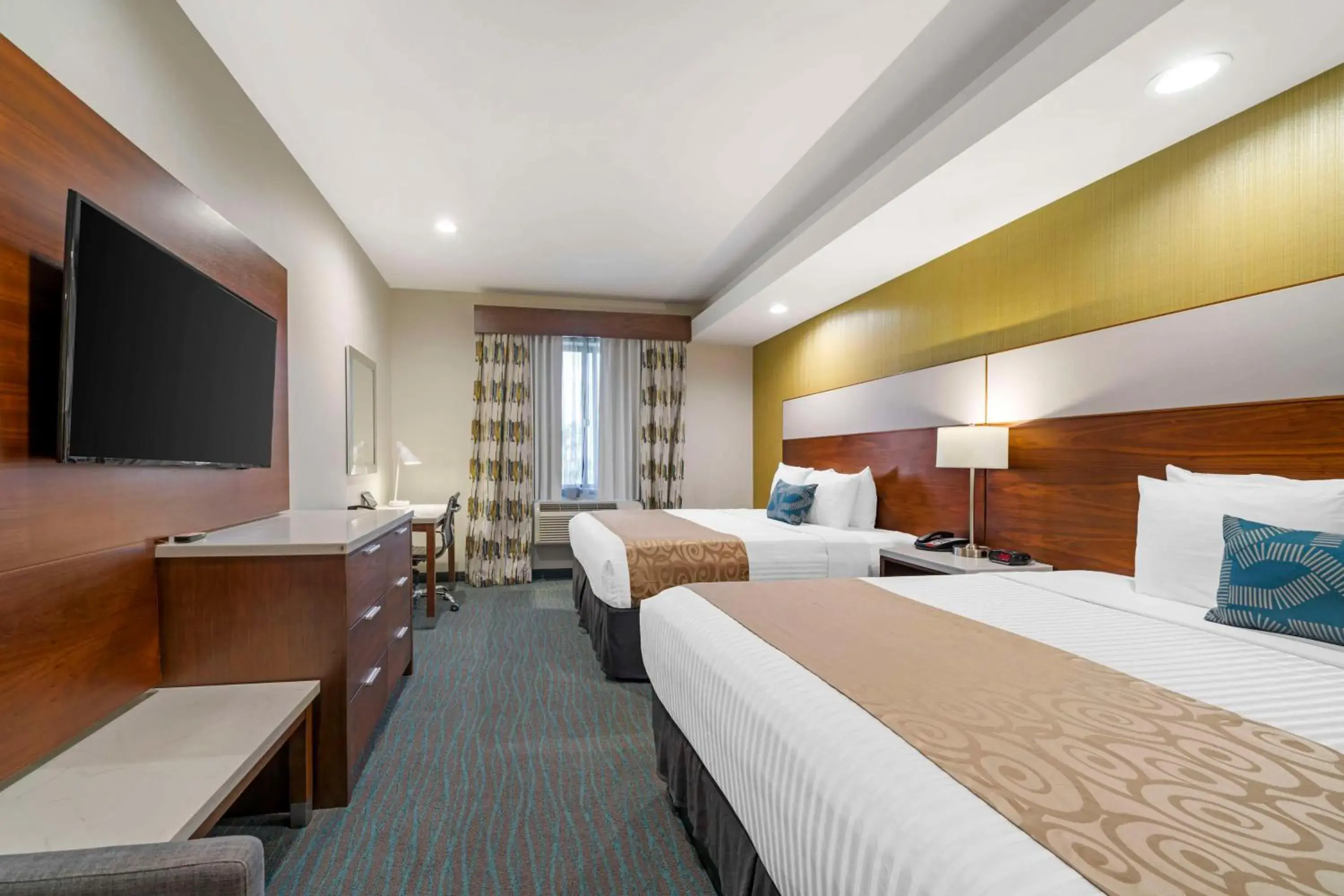 Queen Room with Two Queen Beds - Non-Smoking in Best Western Plus Gardena-Los Angeles Inn & Suites Queen Room with Two Queen Beds - Non-Smoking in Best Western Plus Gardena-Los Angeles Inn & Suites