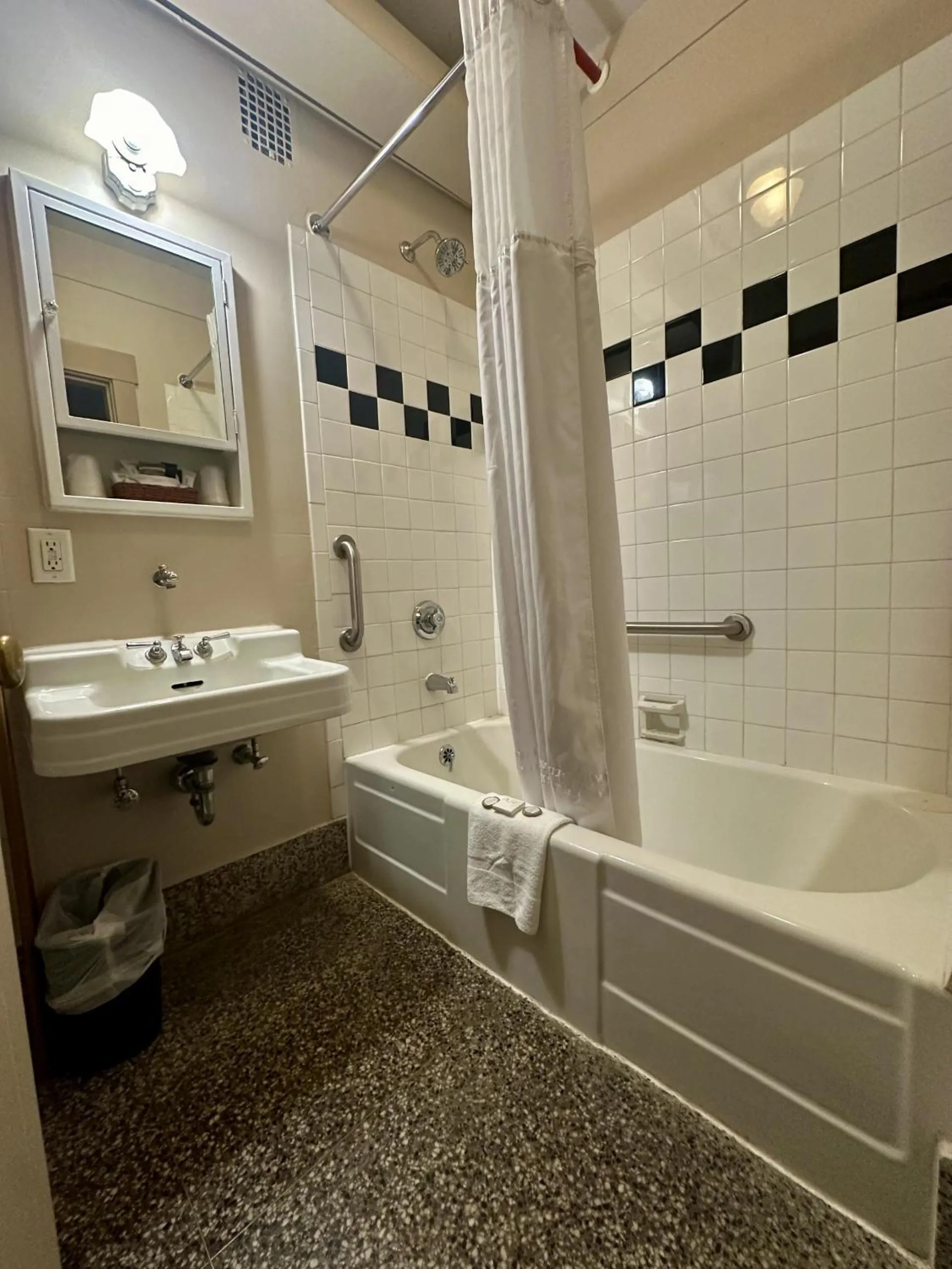 Shower in Latchis Hotel