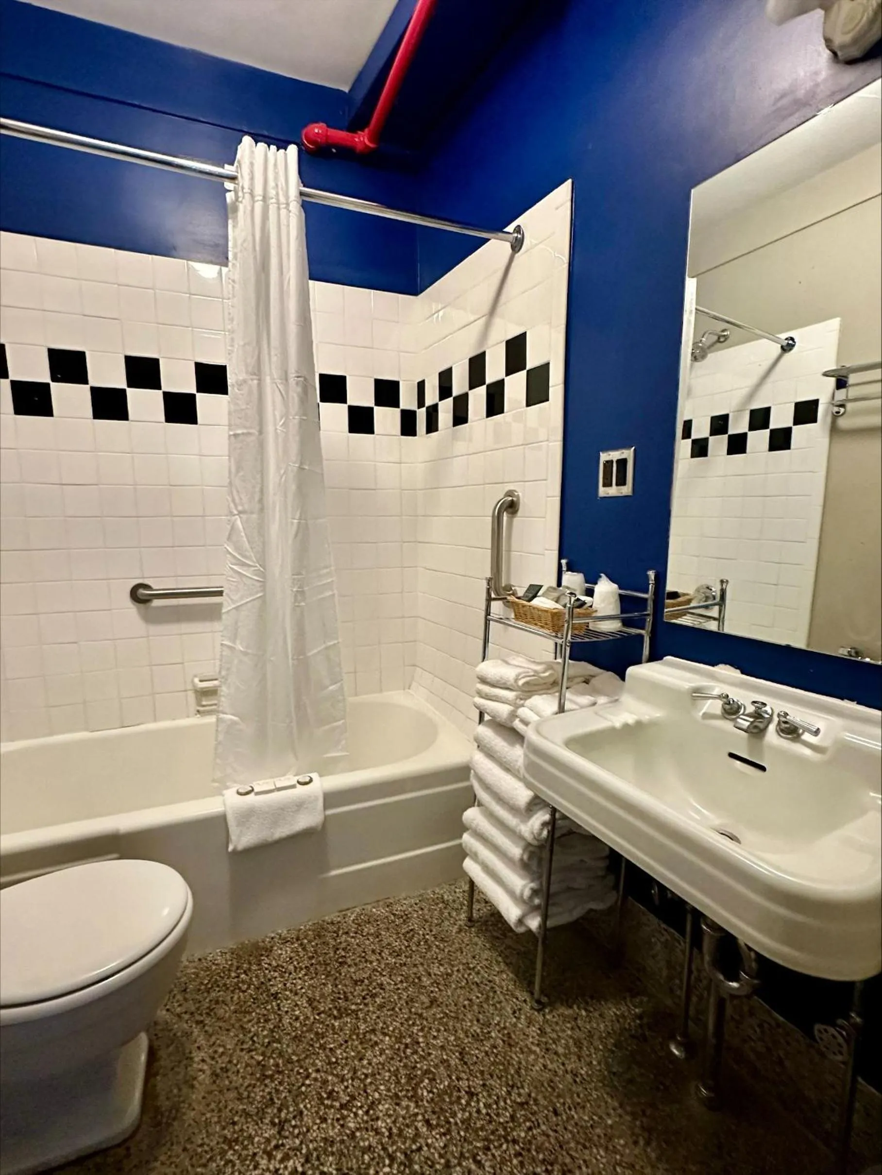 Shower in Latchis Hotel