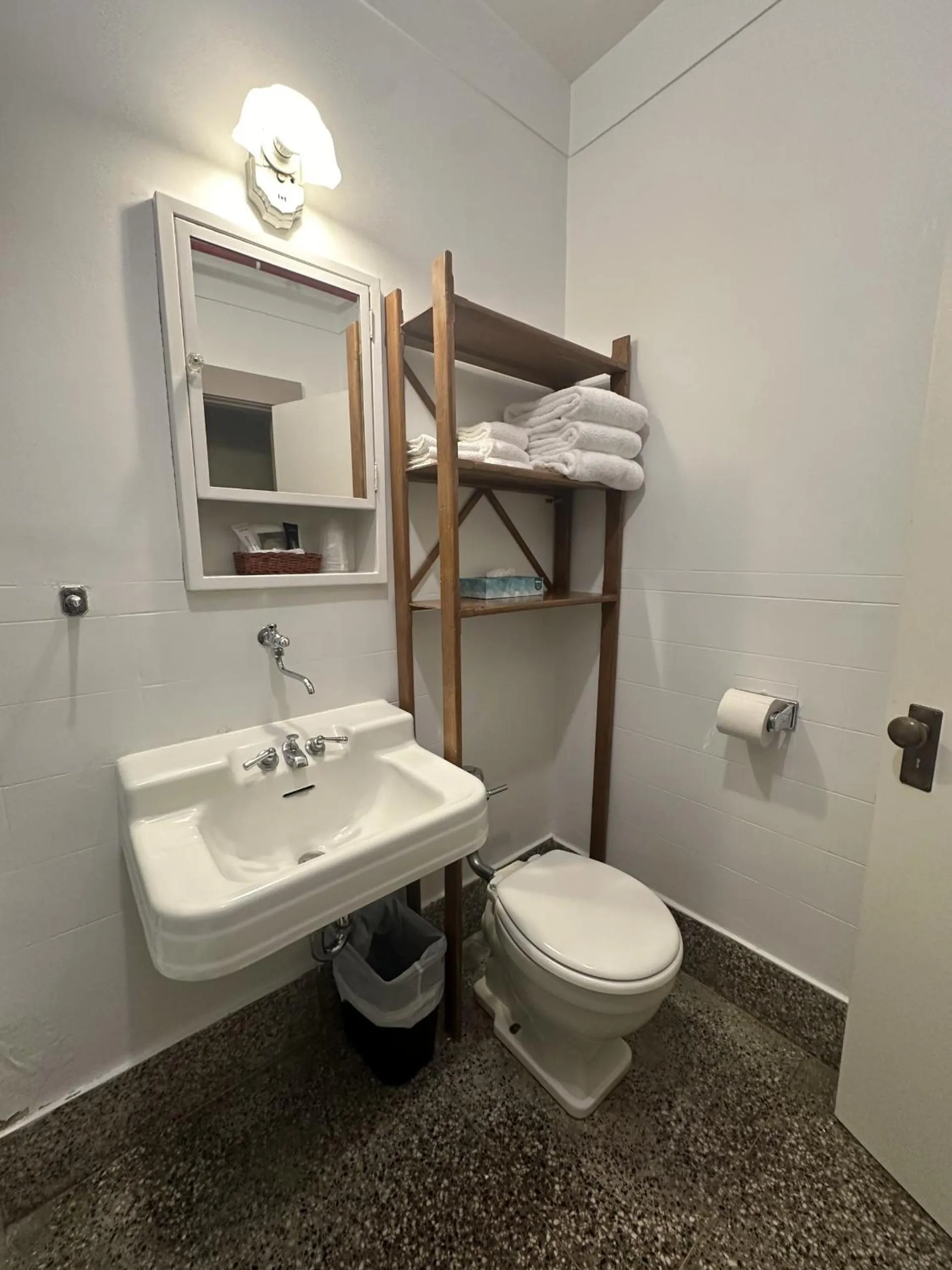 Shower in Latchis Hotel