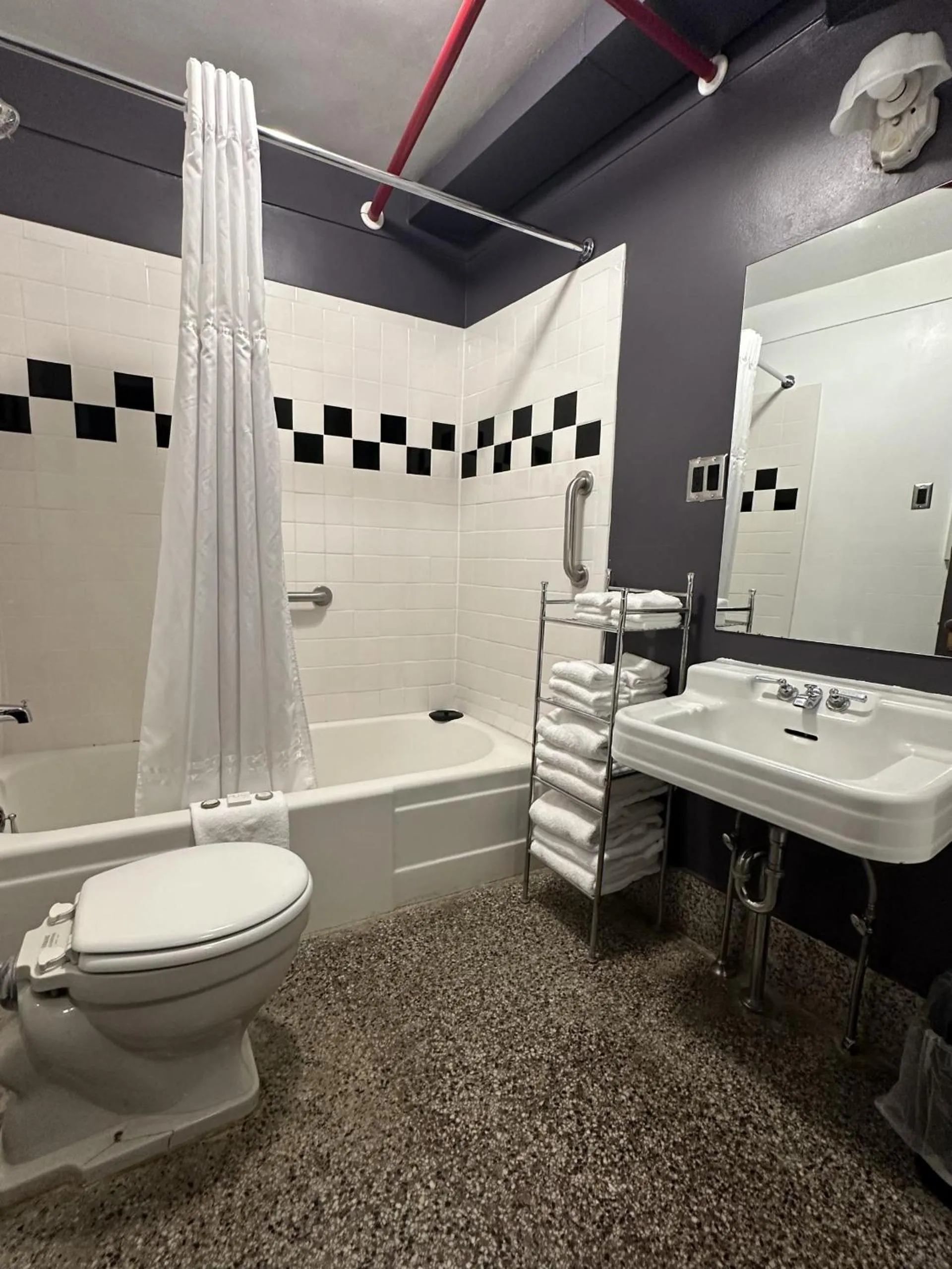 Shower in Latchis Hotel