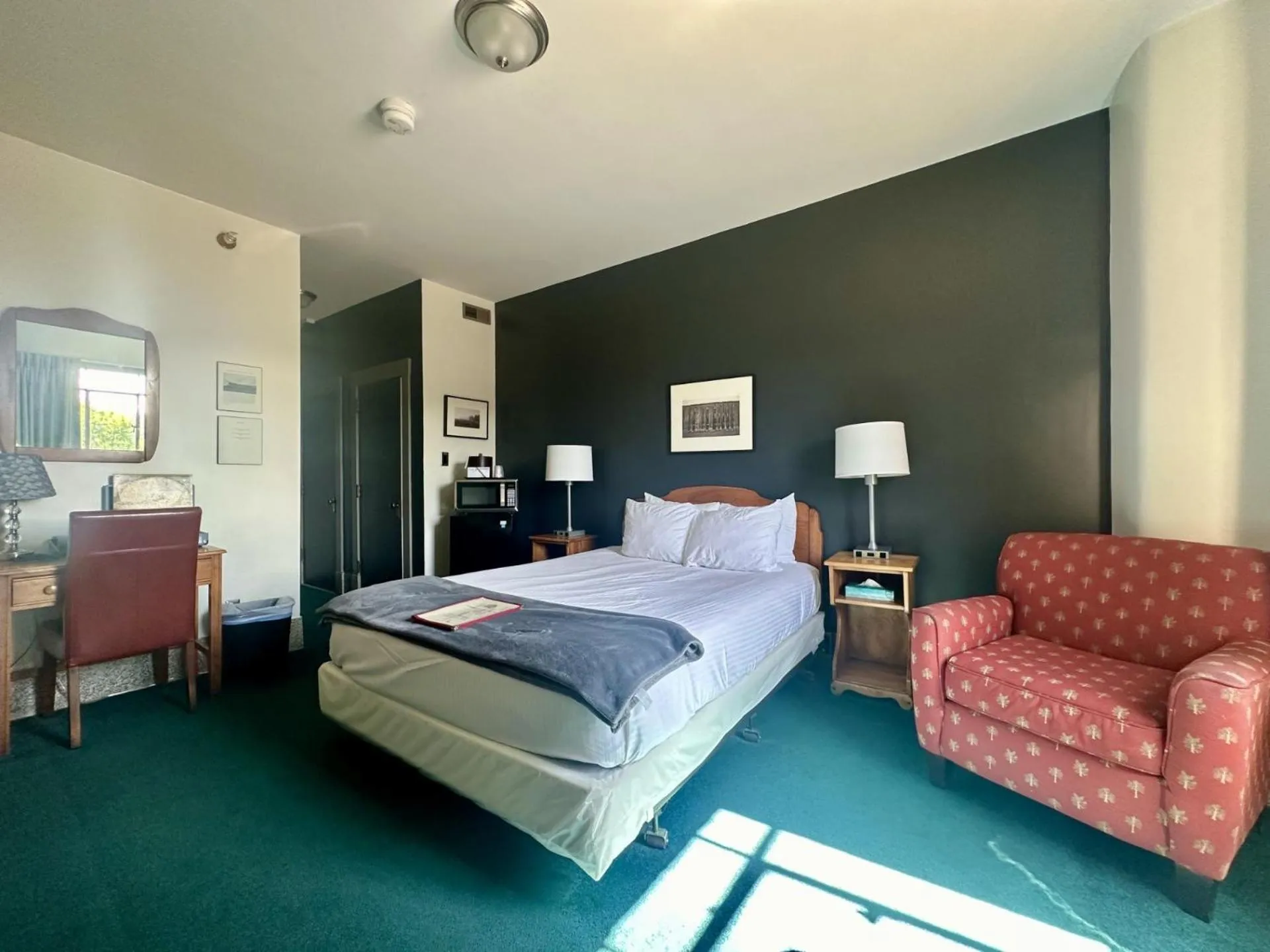 Photo of the whole room, Bed in Latchis Hotel