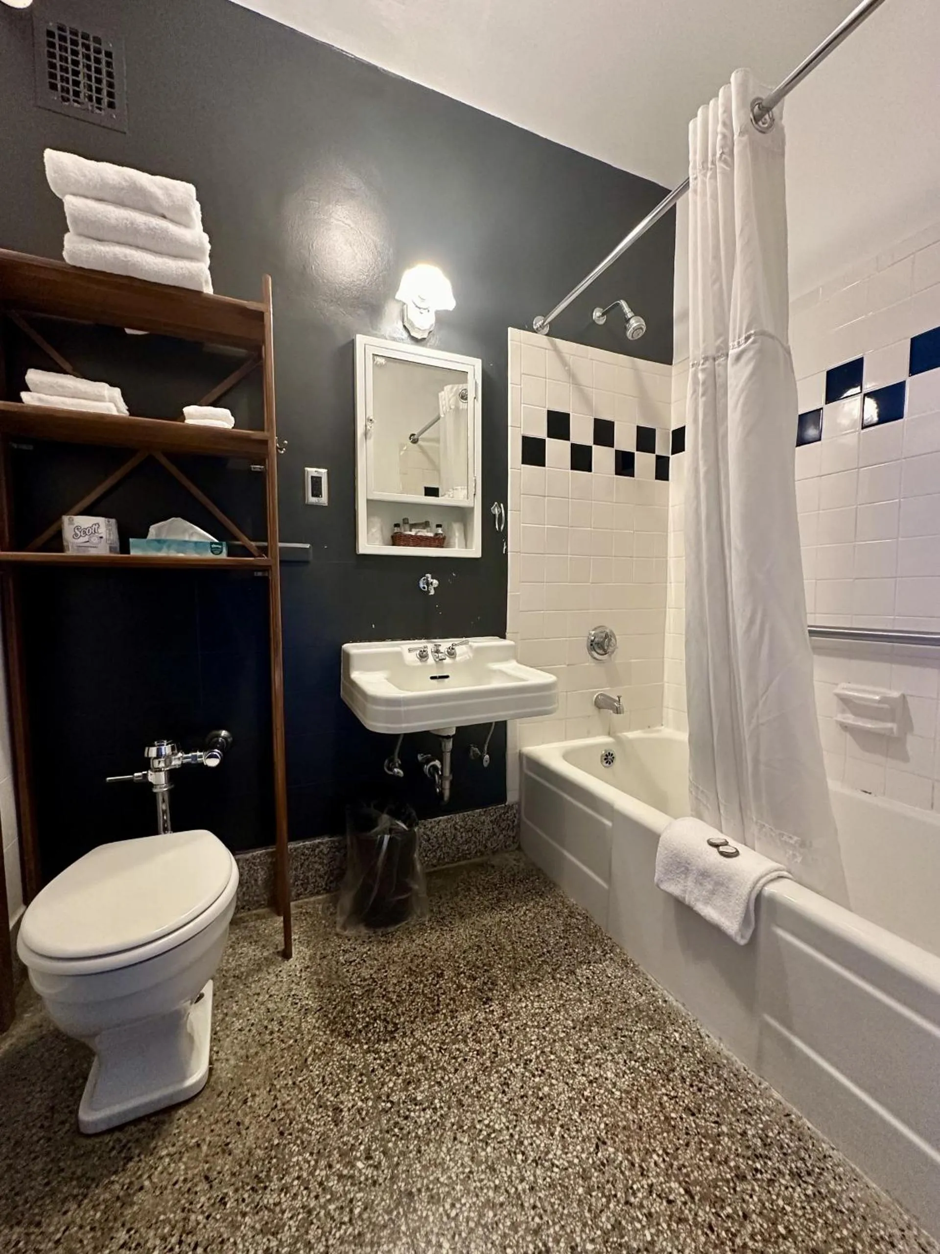 Shower in Latchis Hotel