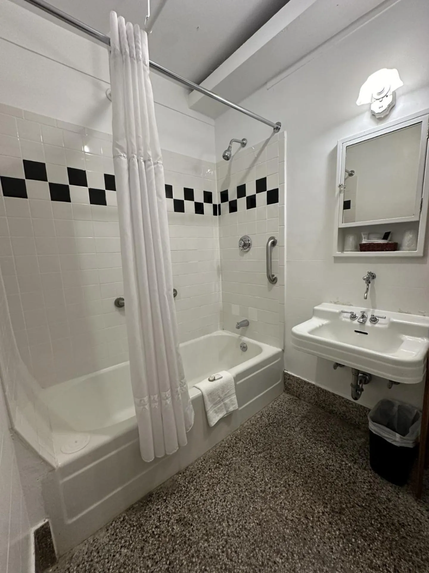 Shower in Latchis Hotel