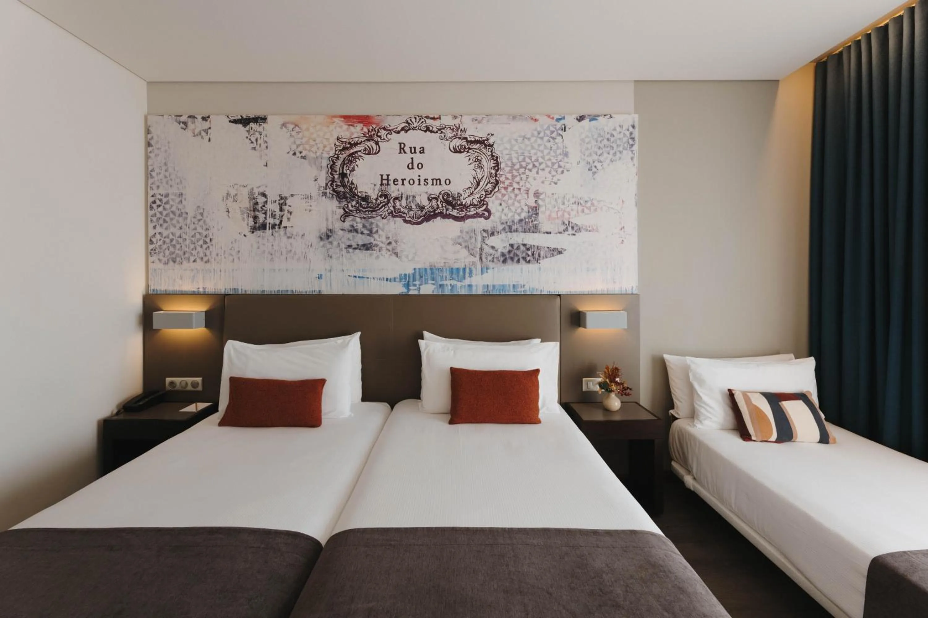 Bedroom, Bed in Timbre Heroismo