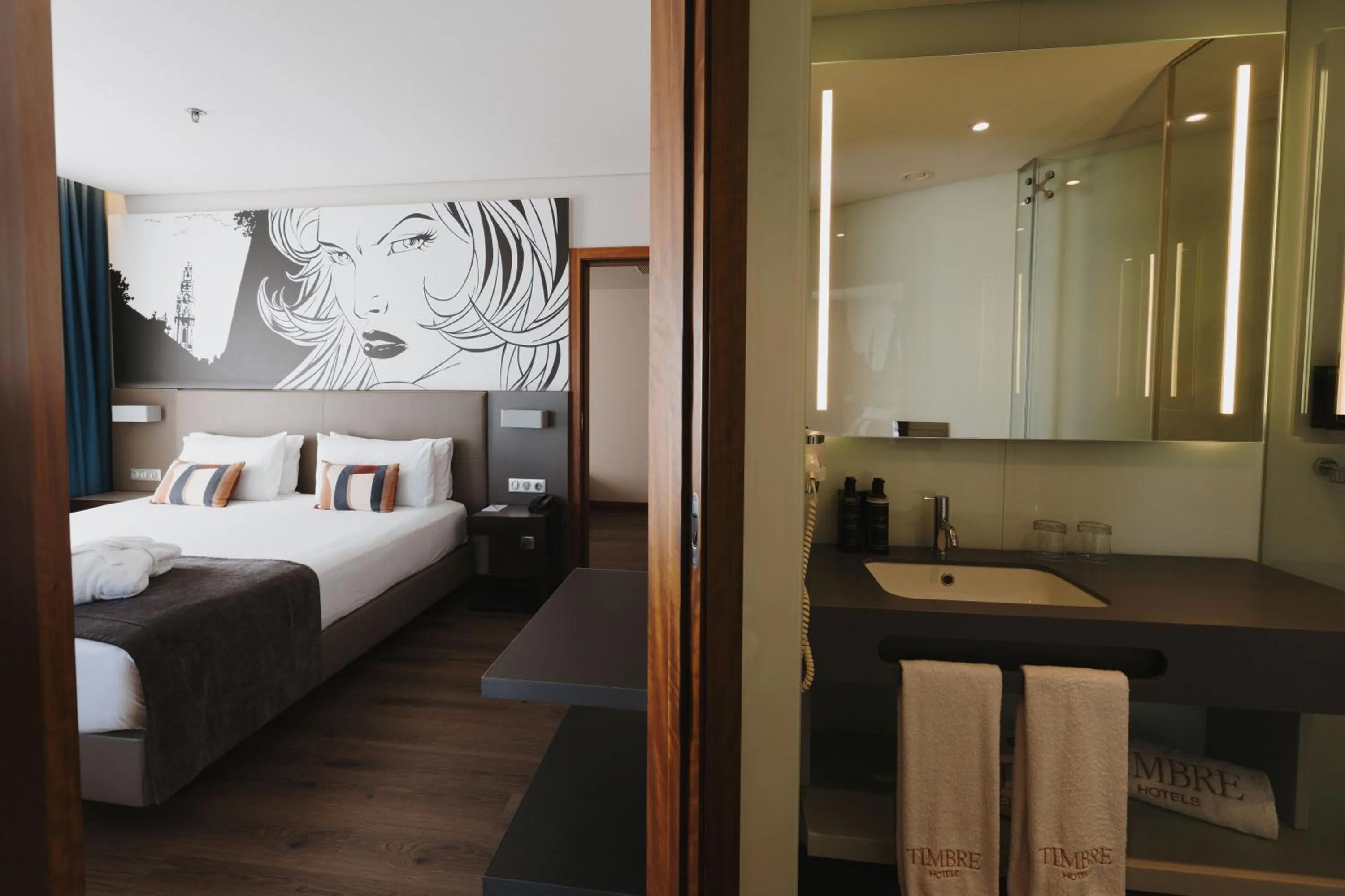 Bedroom, Bed in Timbre Heroismo