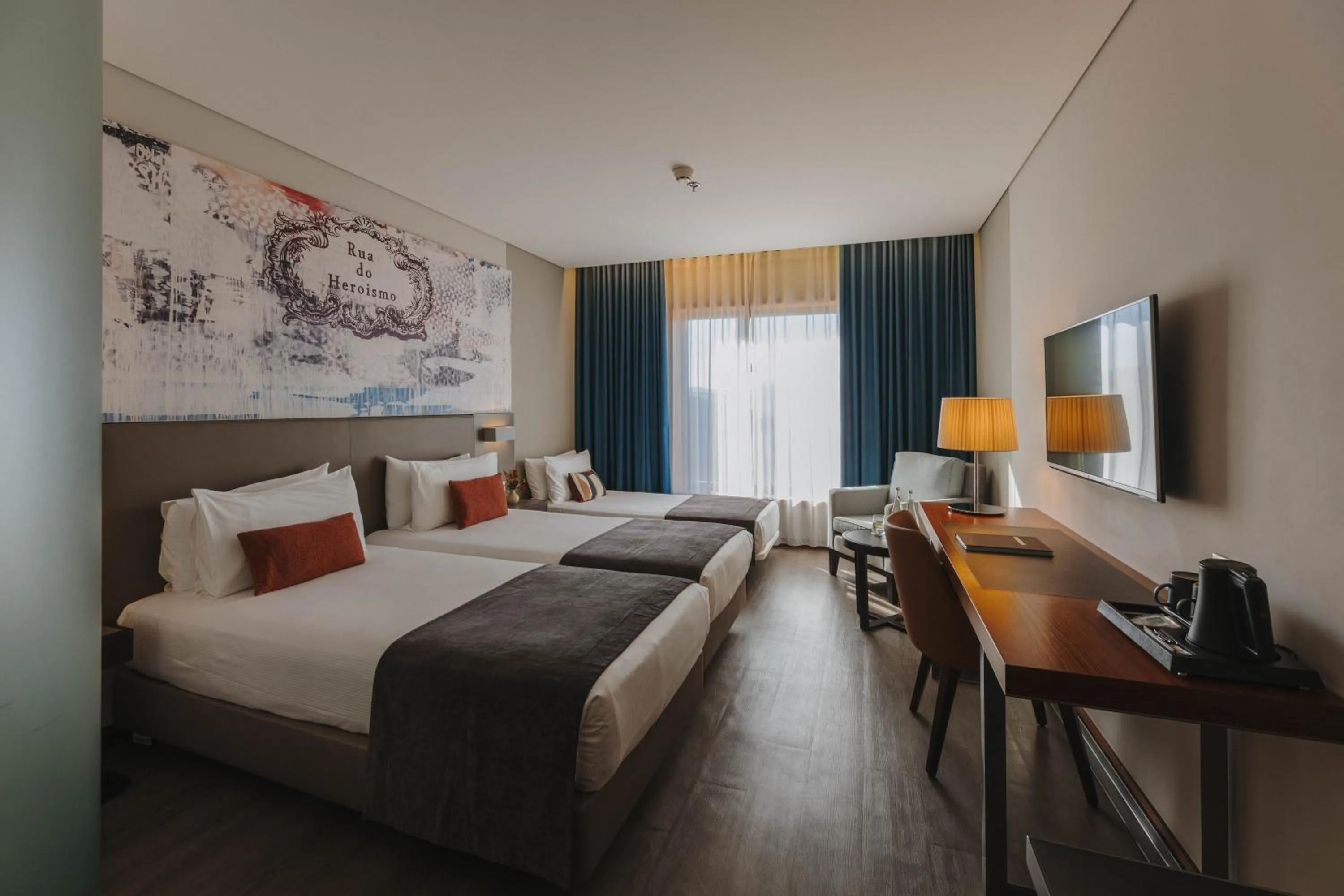 Bedroom, Bed in Timbre Heroismo