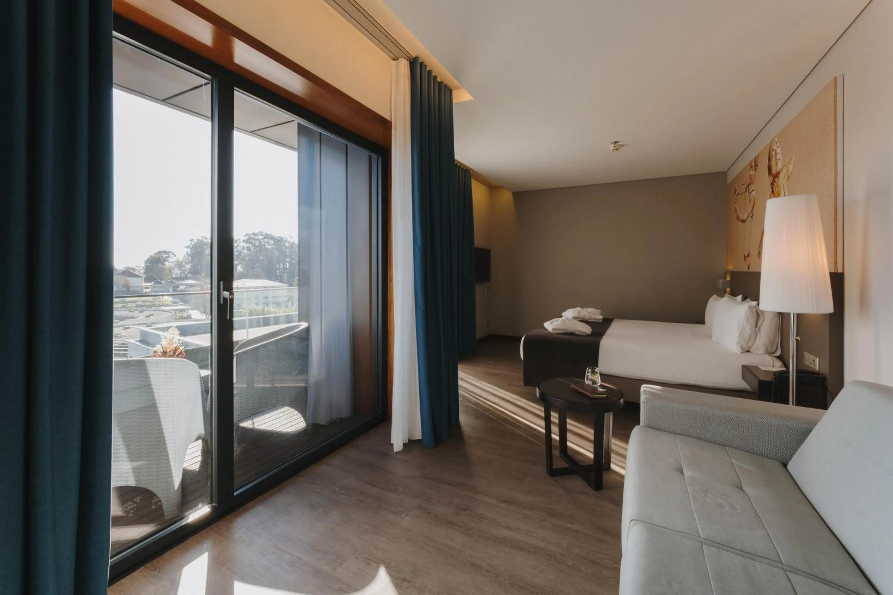 Bedroom, Bed in Timbre Heroismo