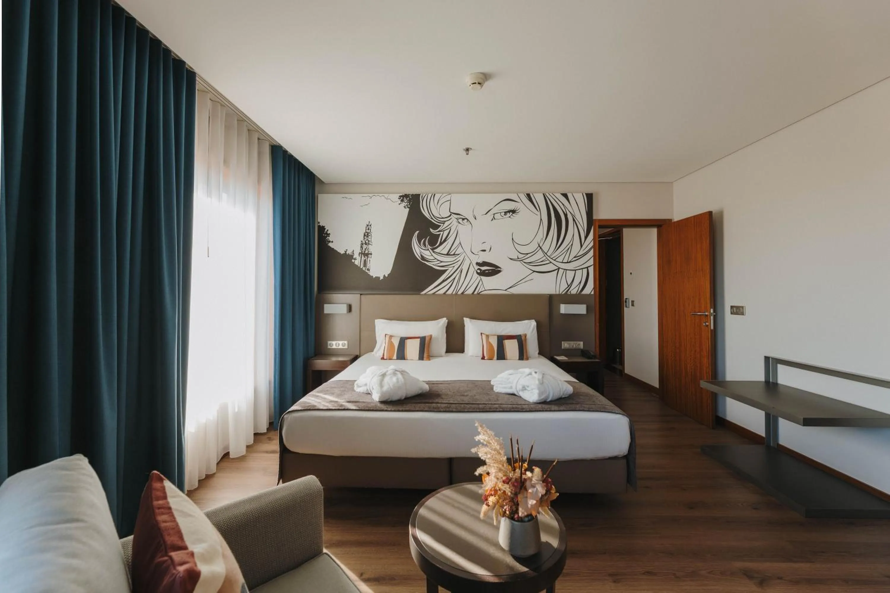 Bedroom, Bed in Timbre Heroismo