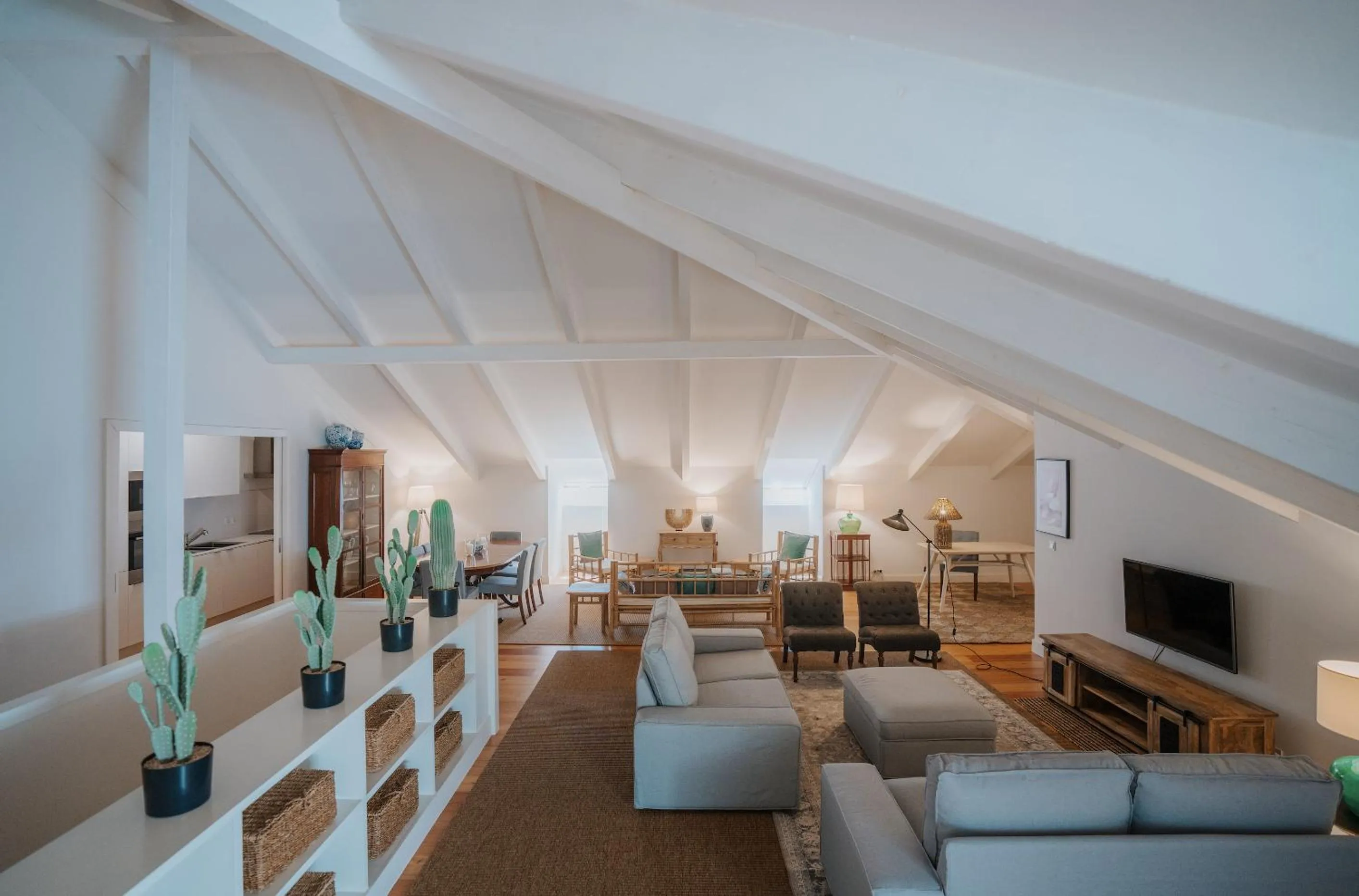 Communal lounge/ TV room in AlmaLusa Baixa/Chiado