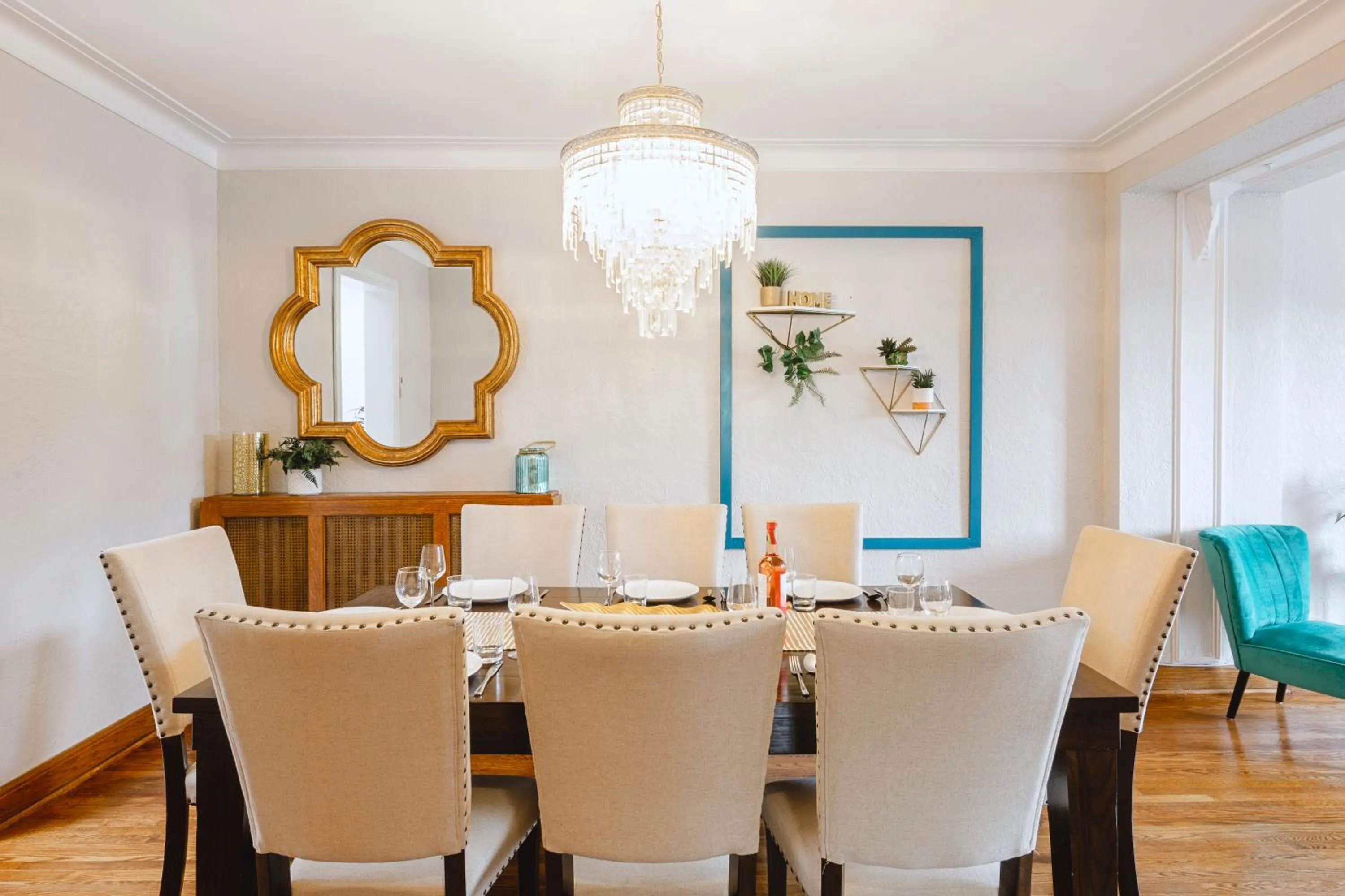 Decorative detail in MTLVacationrentals-The MTLVR Kisses