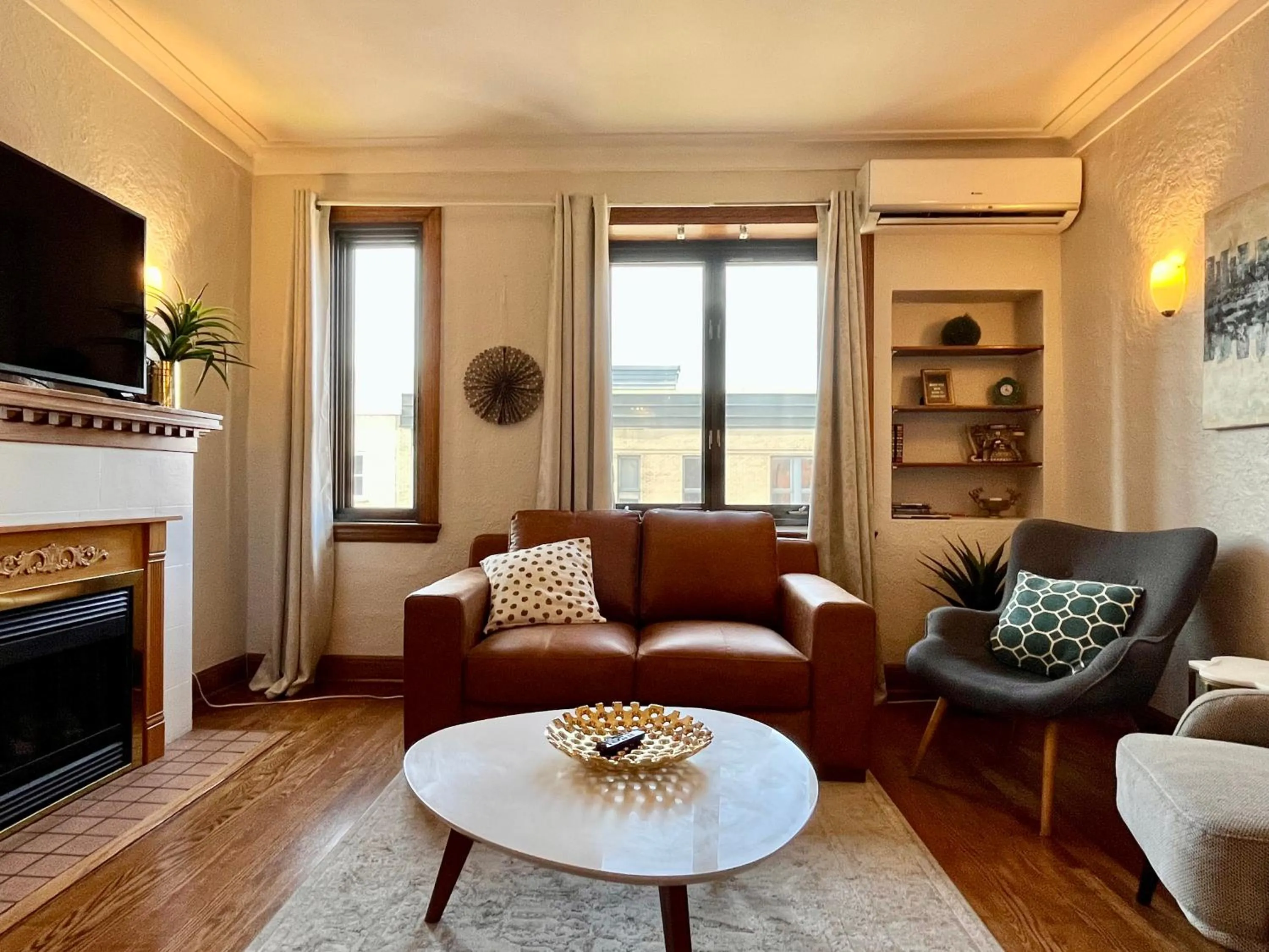 TV and multimedia in MTLVacationrentals-The MTLVR Kisses