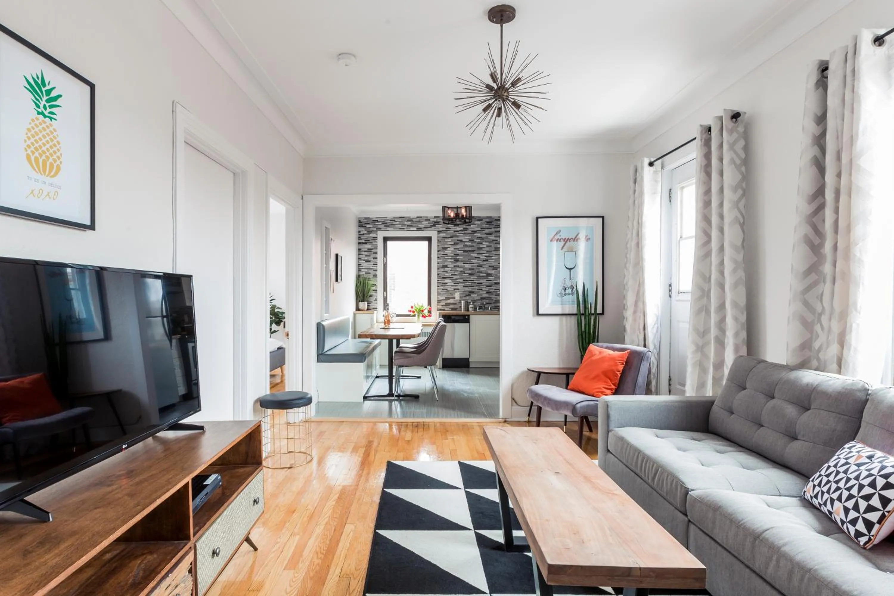 TV and multimedia in MTLVacationrentals-The MTLVR Kisses