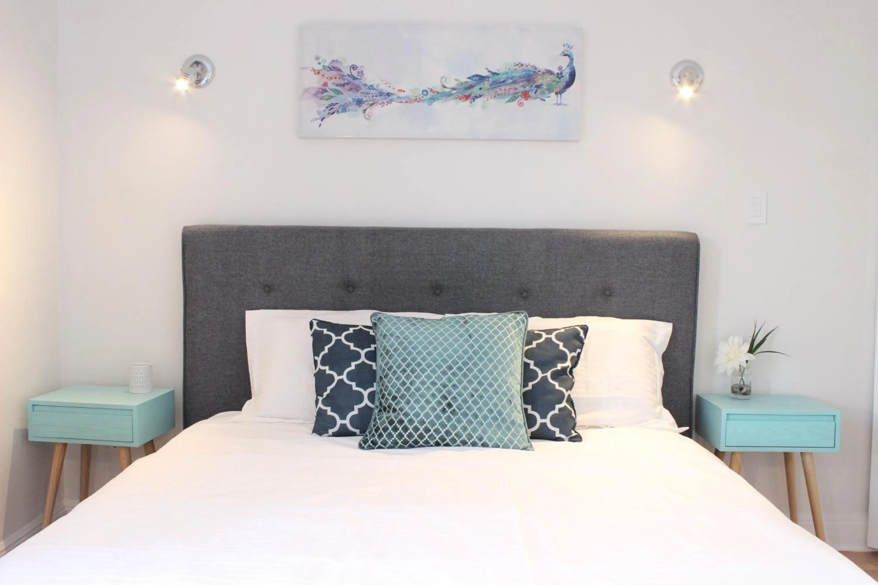 Decorative detail, Bed in MTLVacationrentals-The MTLVR Kisses