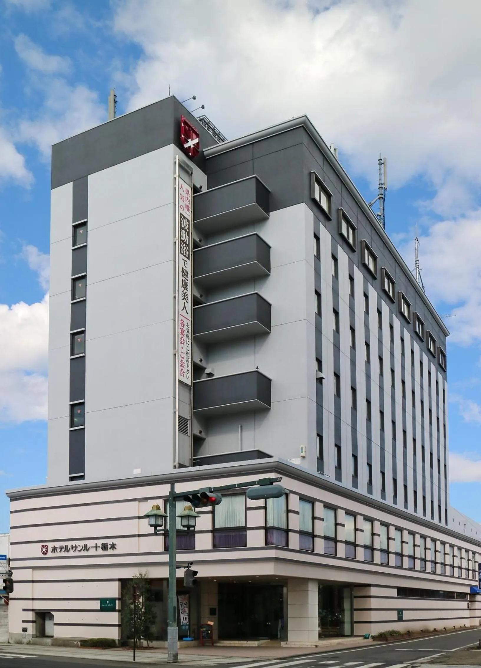 Facade/entrance in Hotel Sunroute Tochigi