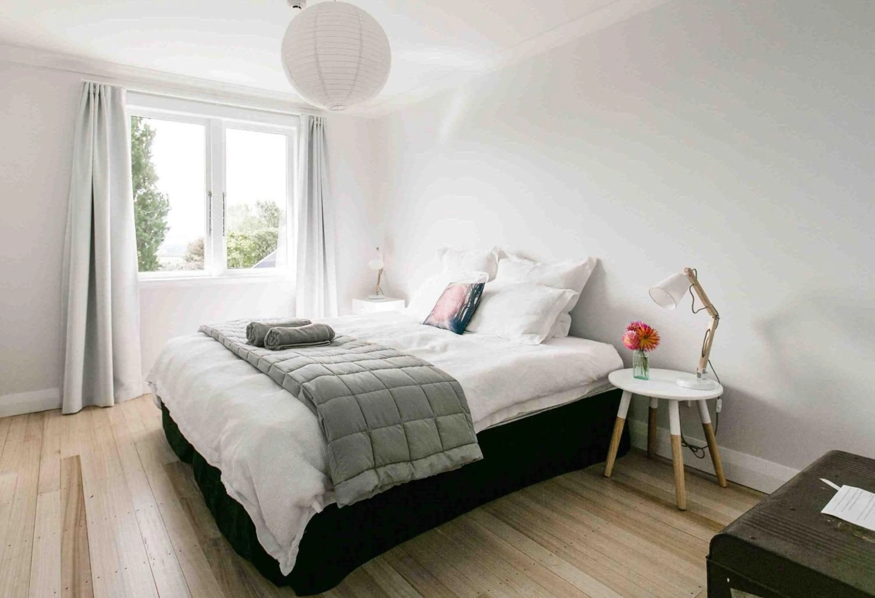 Photo of the whole room, Bed in The Pear Orchard Lodge