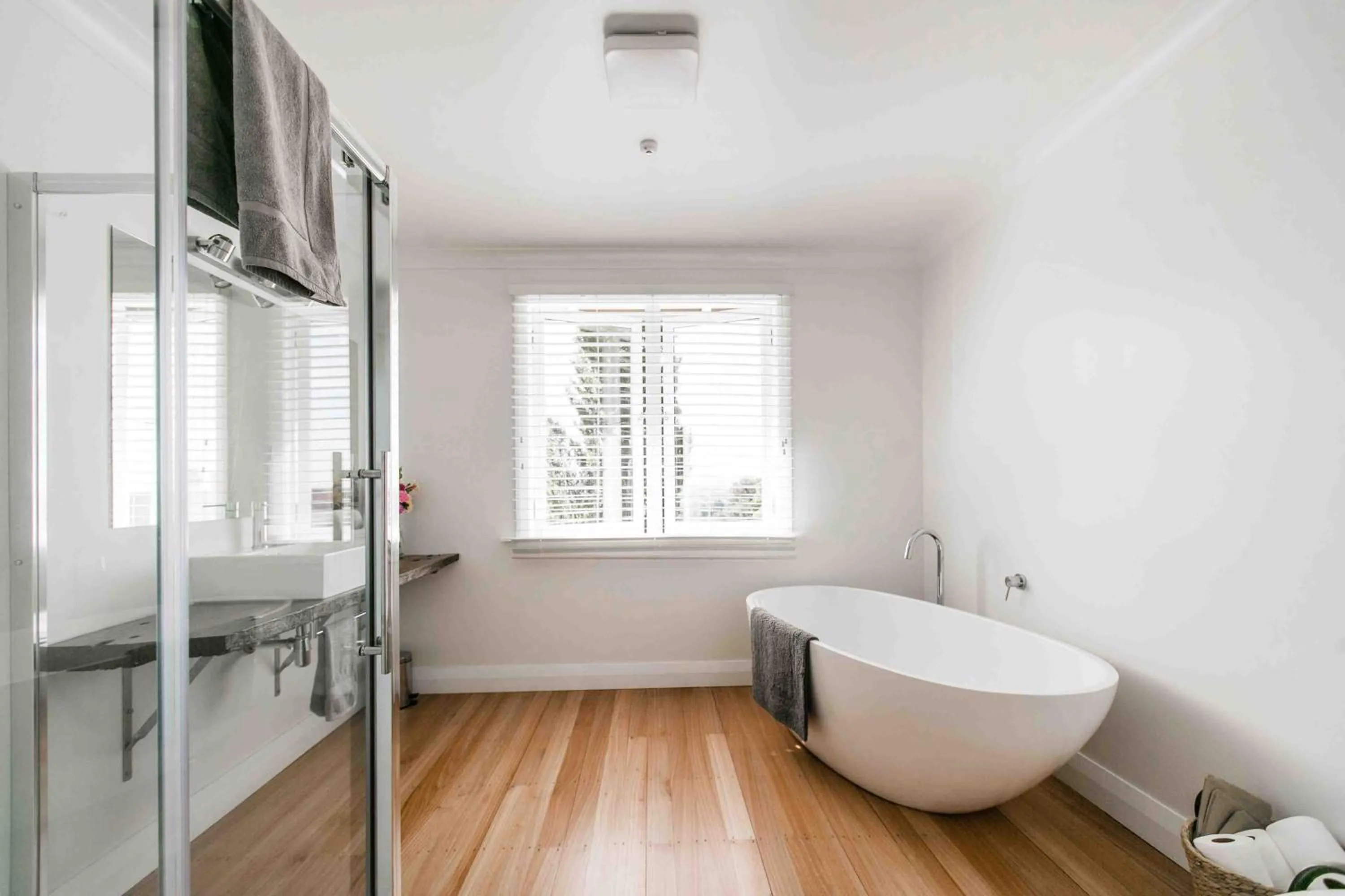 Bathroom in The Pear Orchard Lodge