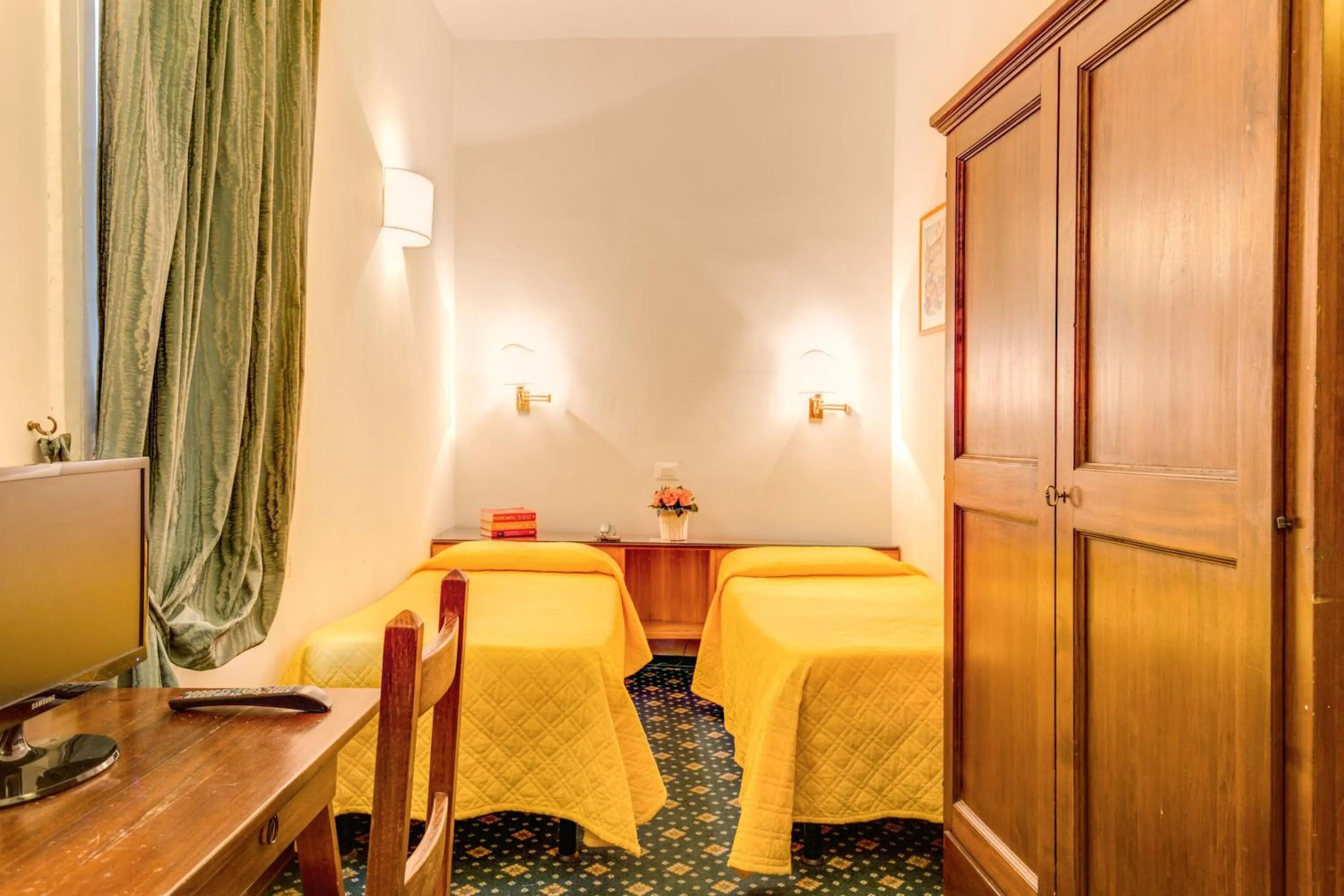 Photo of the whole room, Bed in Hotel S.Giorgio & Olimpic