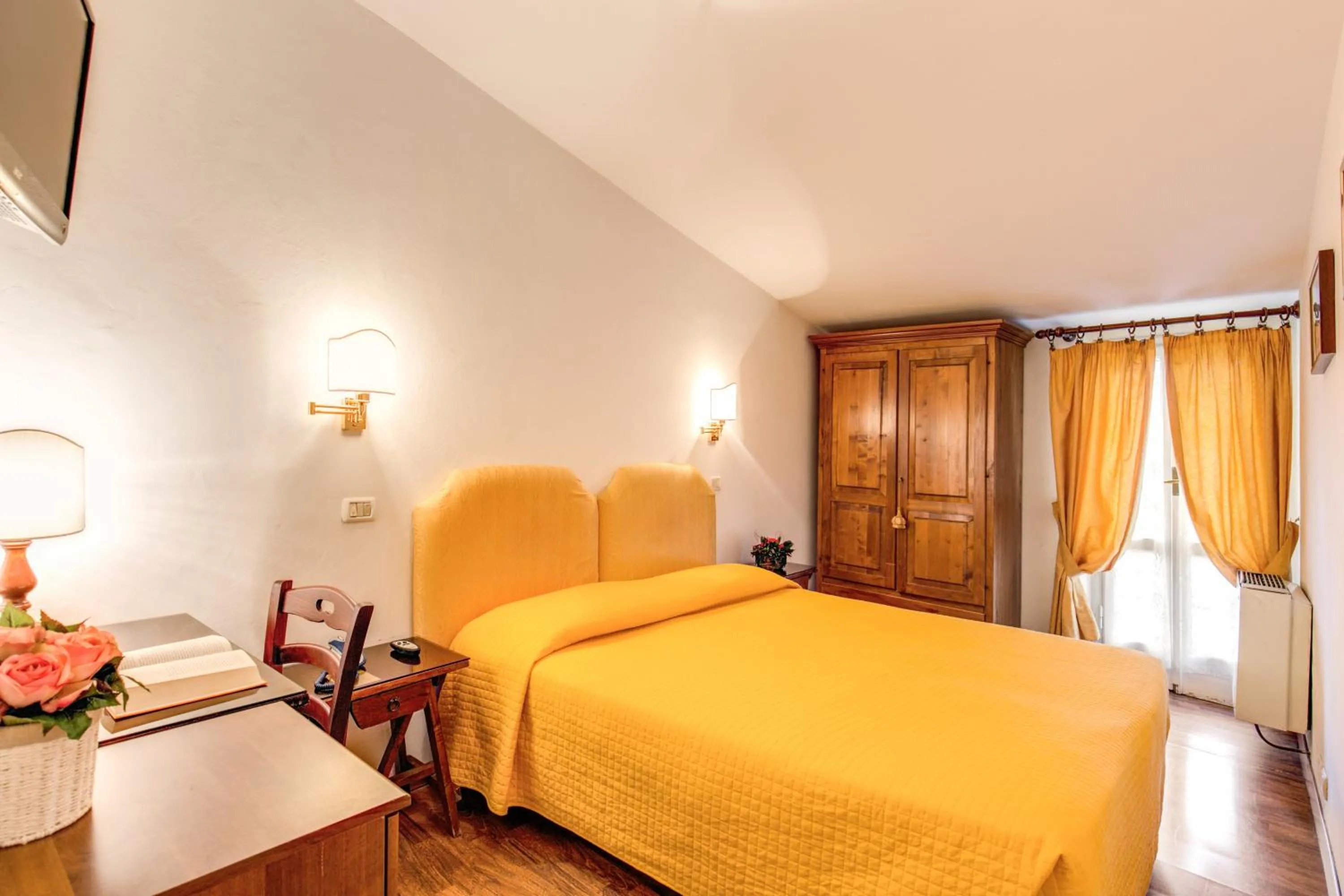 Balcony/Terrace, Bed in Hotel S.Giorgio & Olimpic