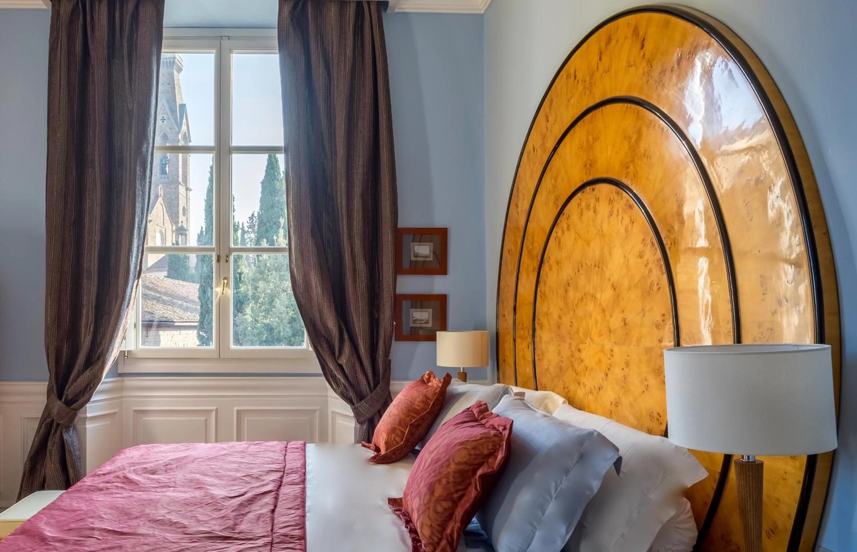 Landmark view, Bed in La Maison du Sage