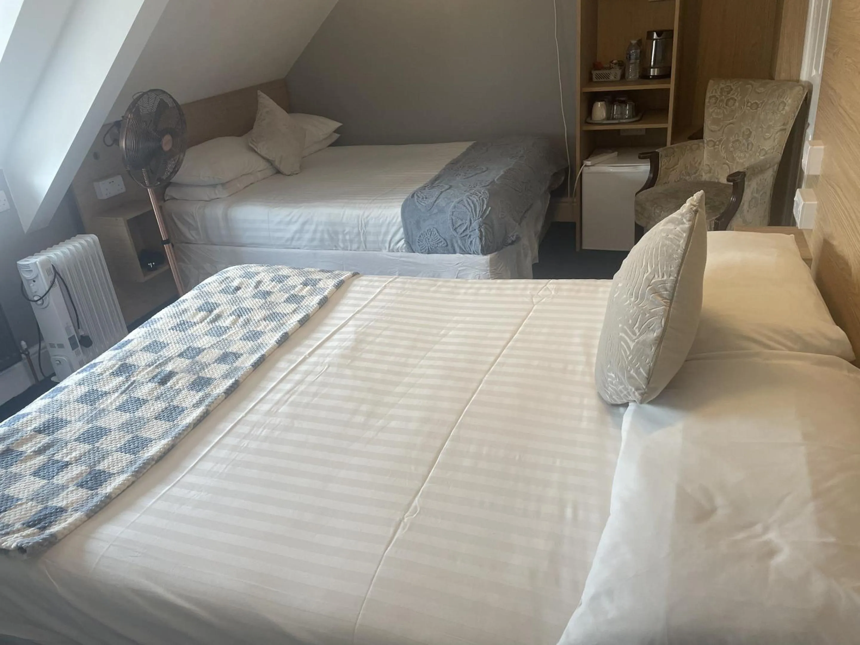 Bedroom, Bed in Diamonds Inn