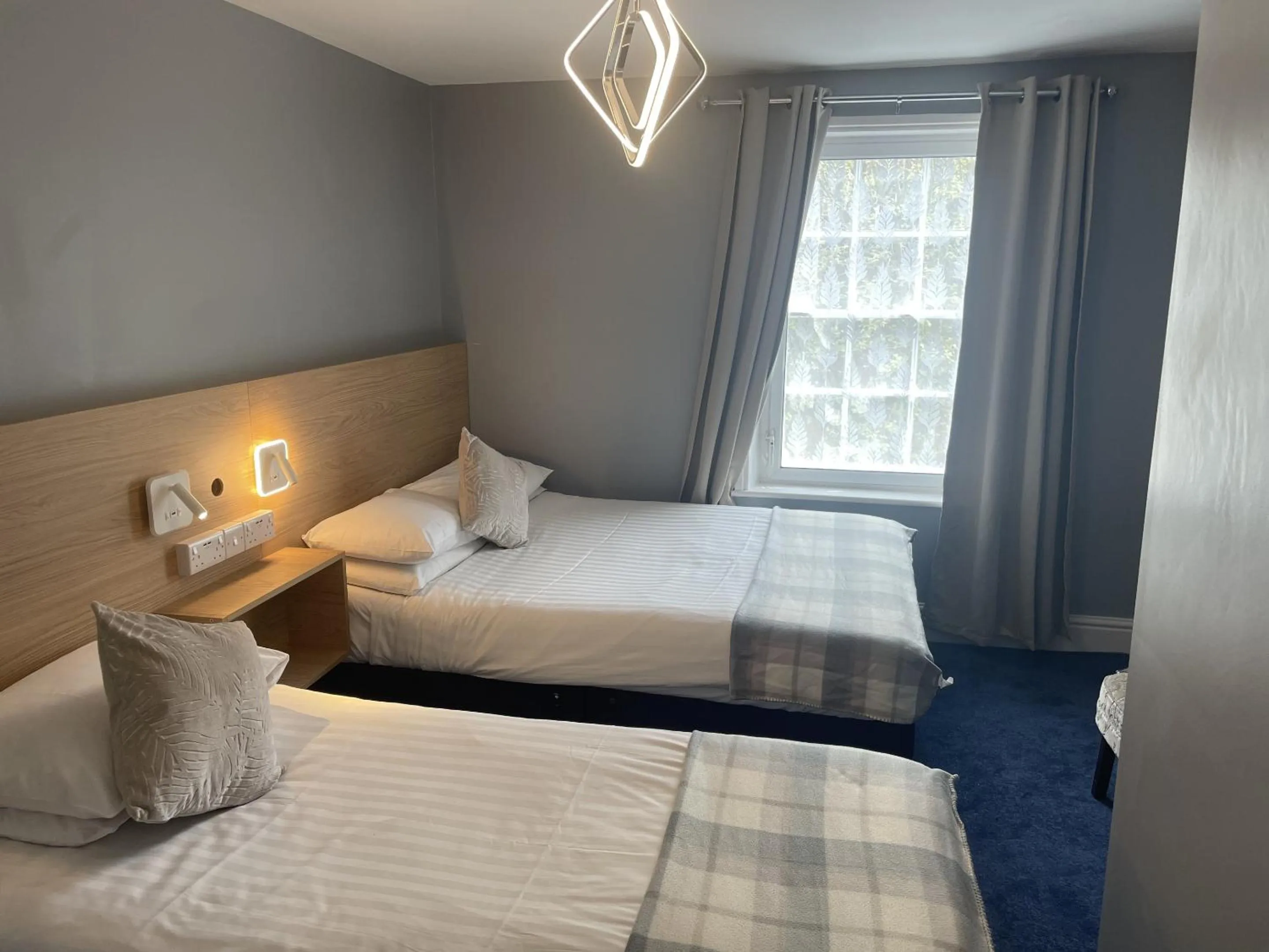 Bedroom, Bed in Diamonds Inn