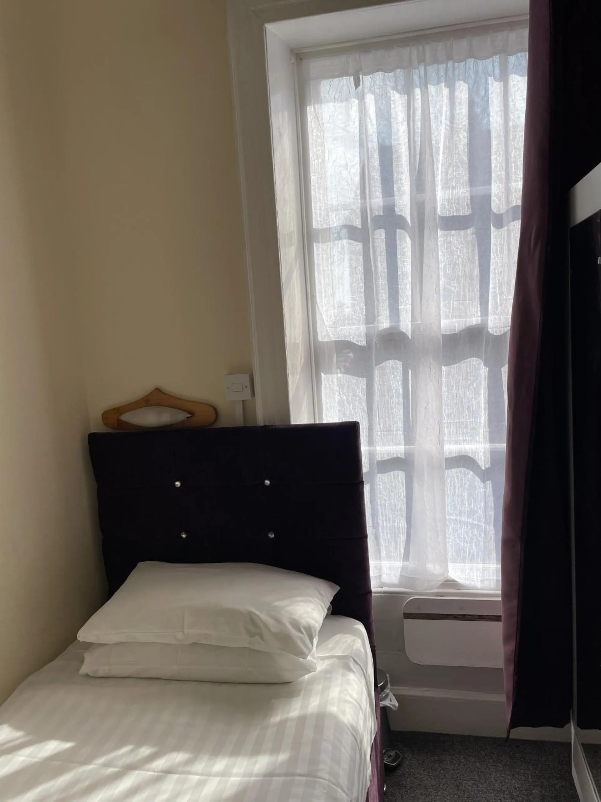 Standard Single Room with Shared Bathroom in Diamonds Inn