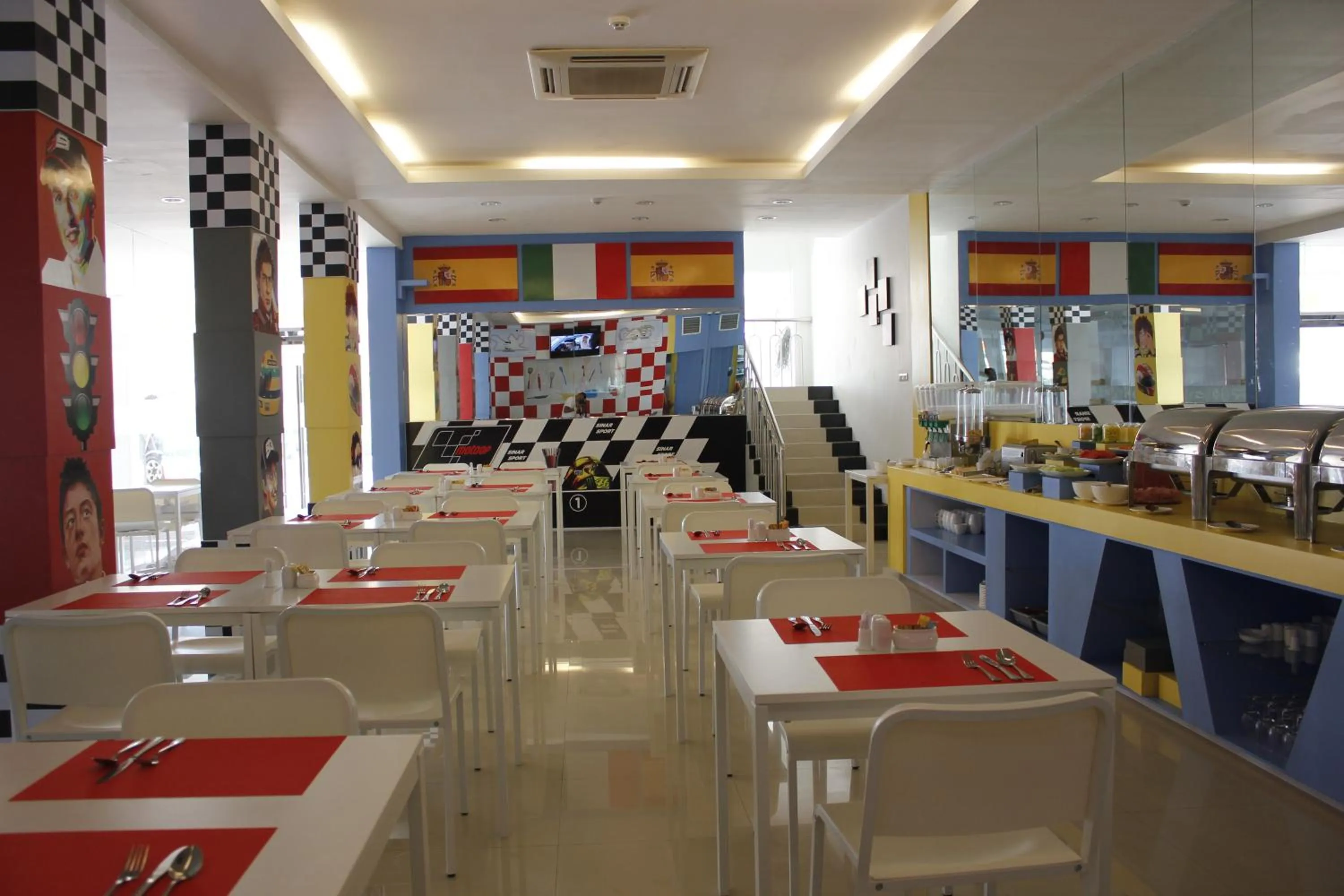 Restaurant/places to eat in Sinar Sport Hotel