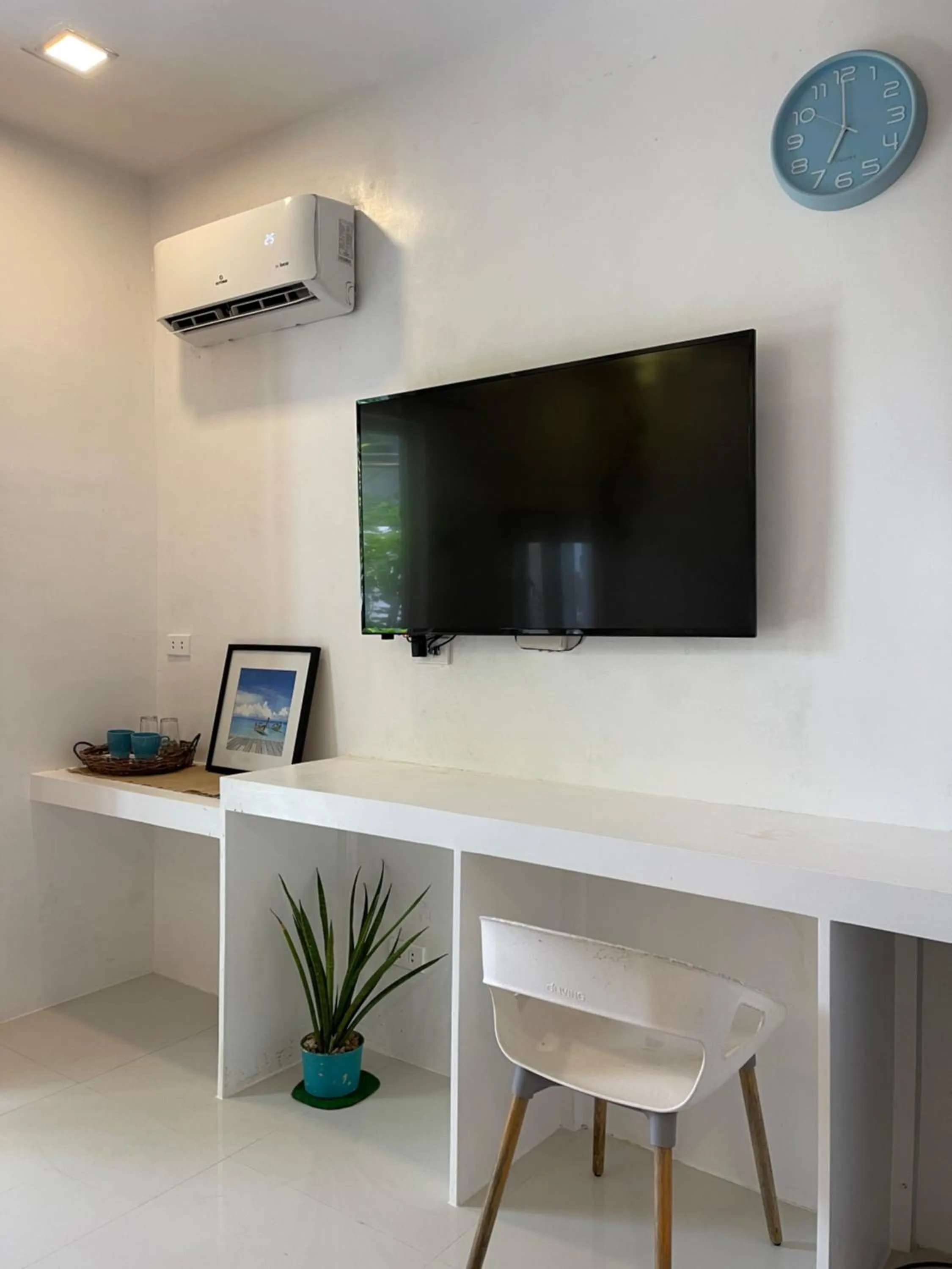 TV and multimedia in Everrich Boutique Resort Boracay