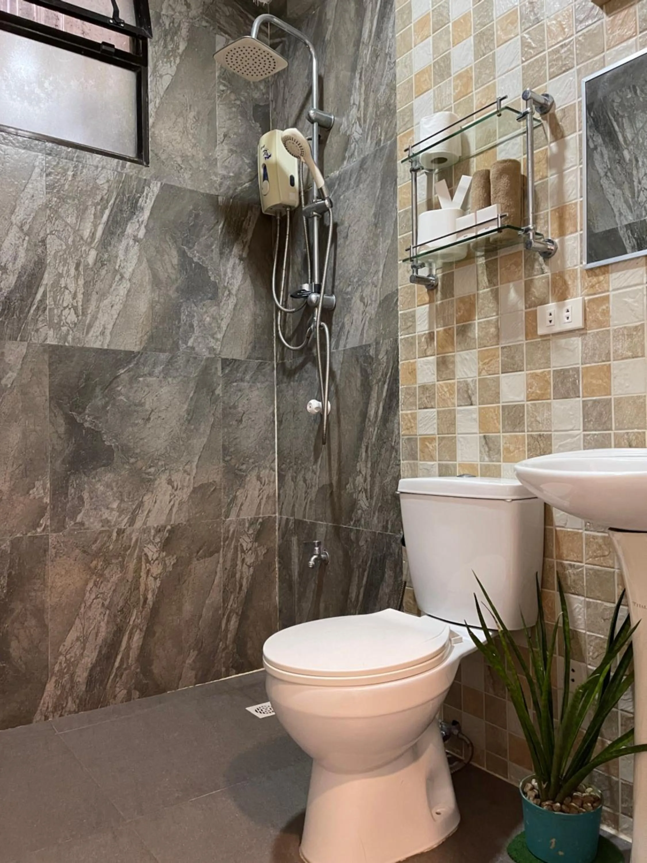 Shower in Everrich Boutique Resort Boracay