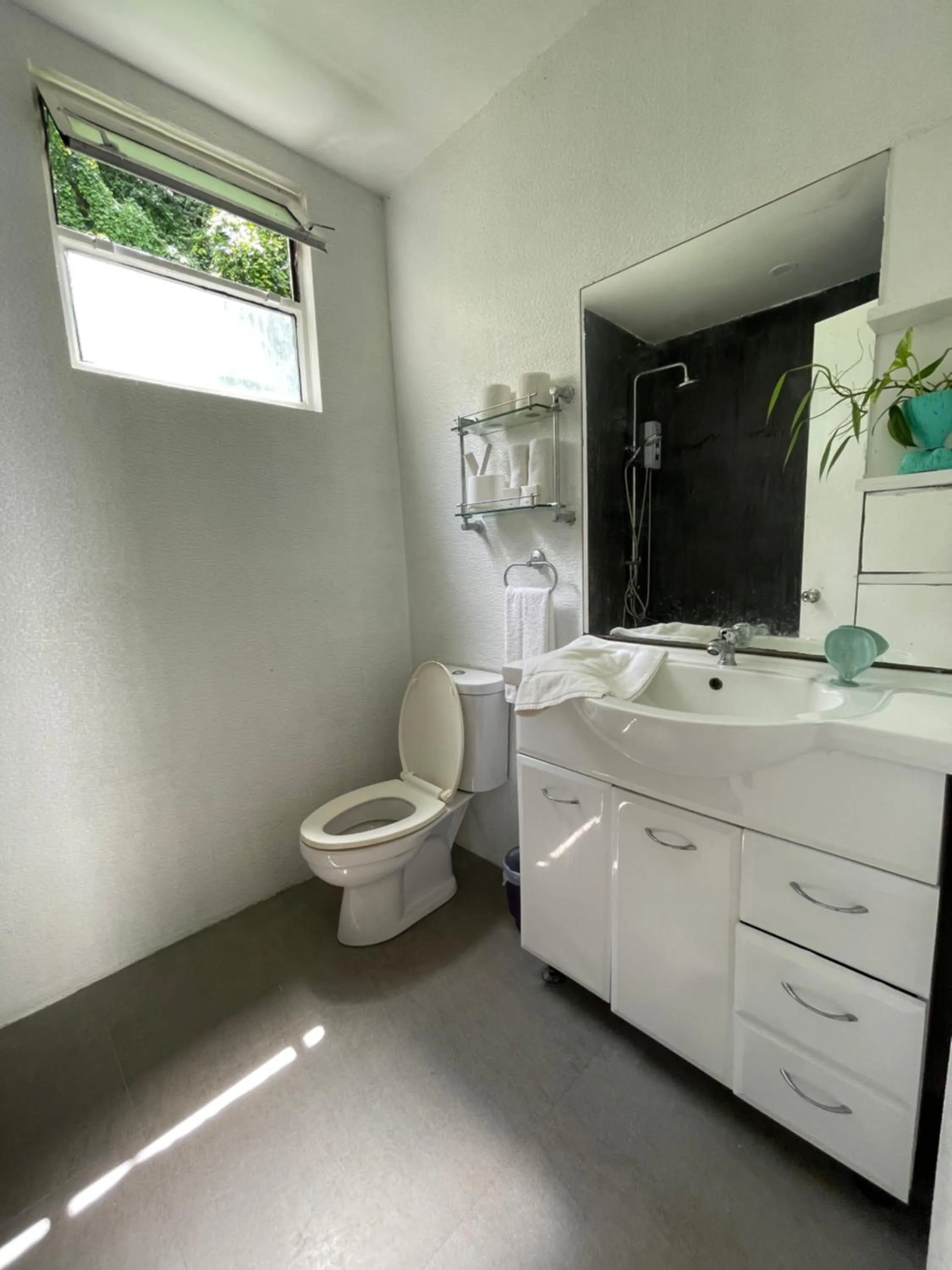 Toilet in Everrich Boutique Resort Boracay