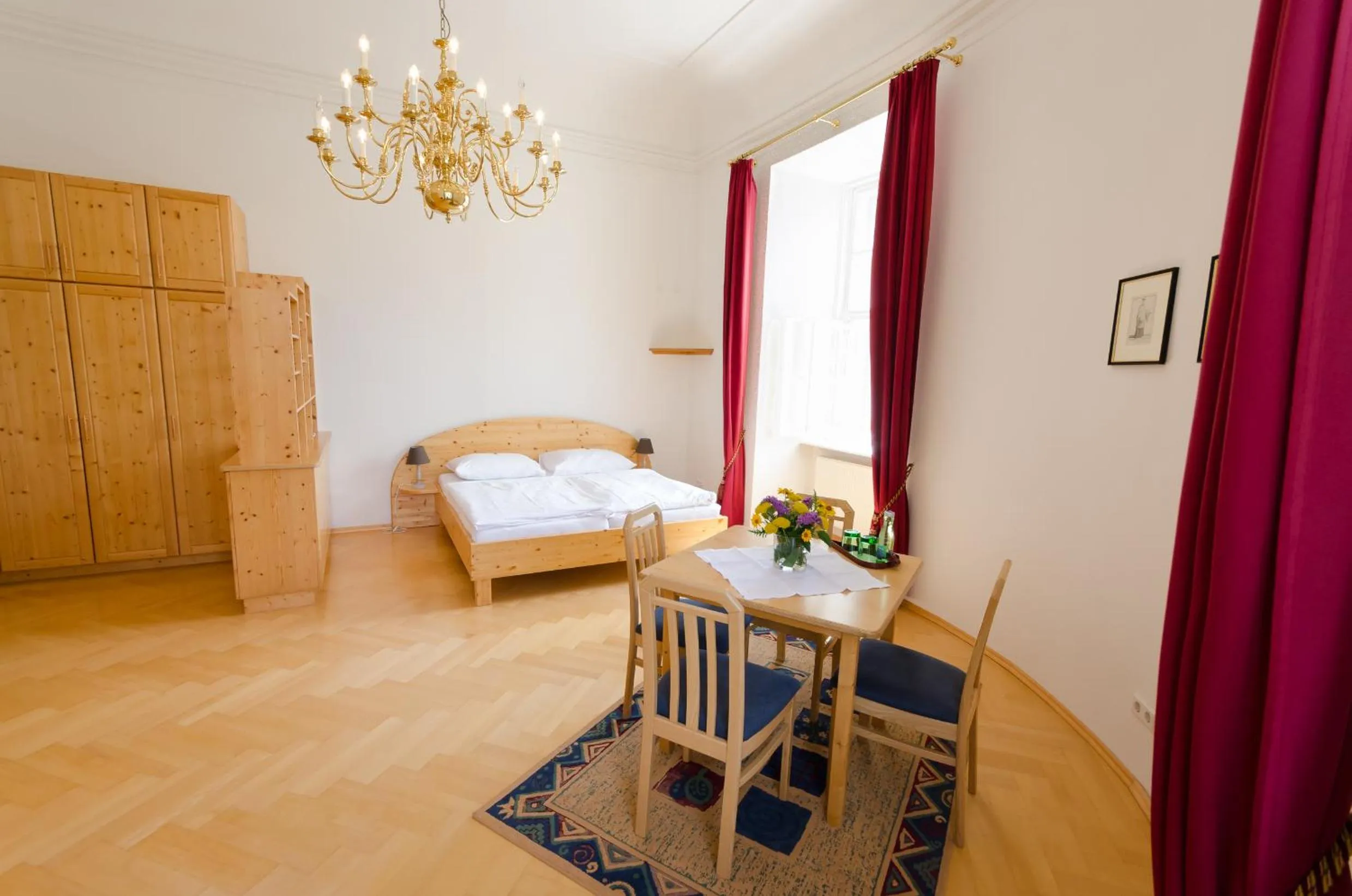 Photo of the whole room, Bed in Schloss Gumpoldskirchen