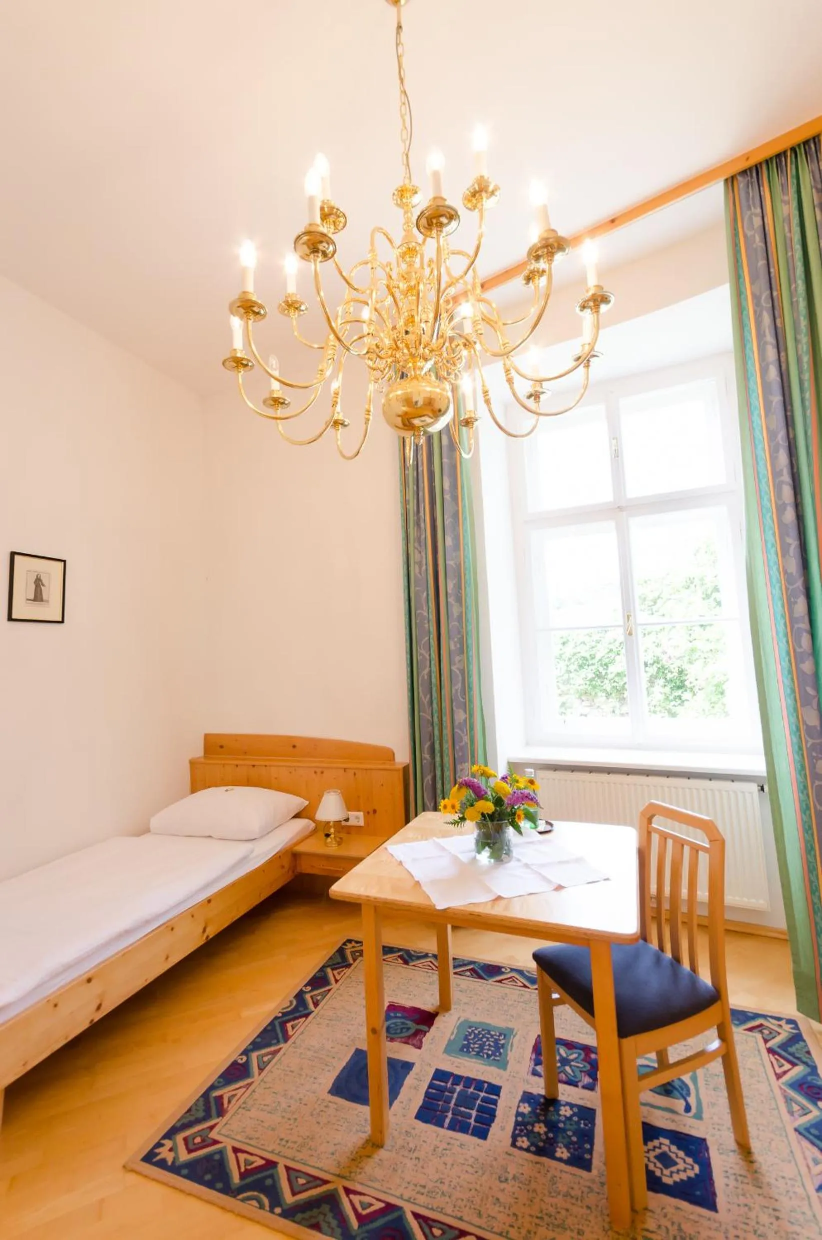 Photo of the whole room, Bed in Schloss Gumpoldskirchen