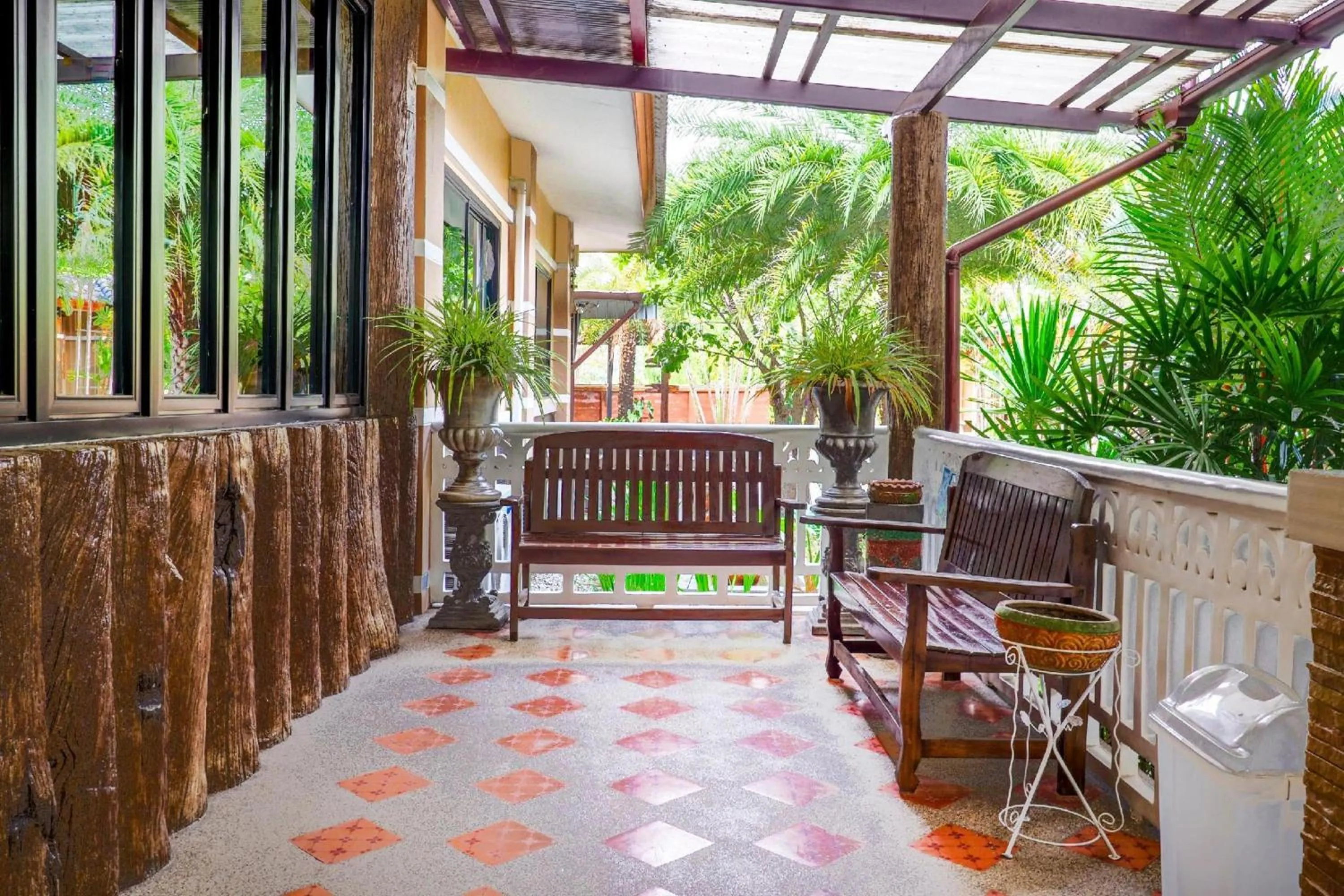 Restaurant/places to eat in Capital O 727 Be One Resort